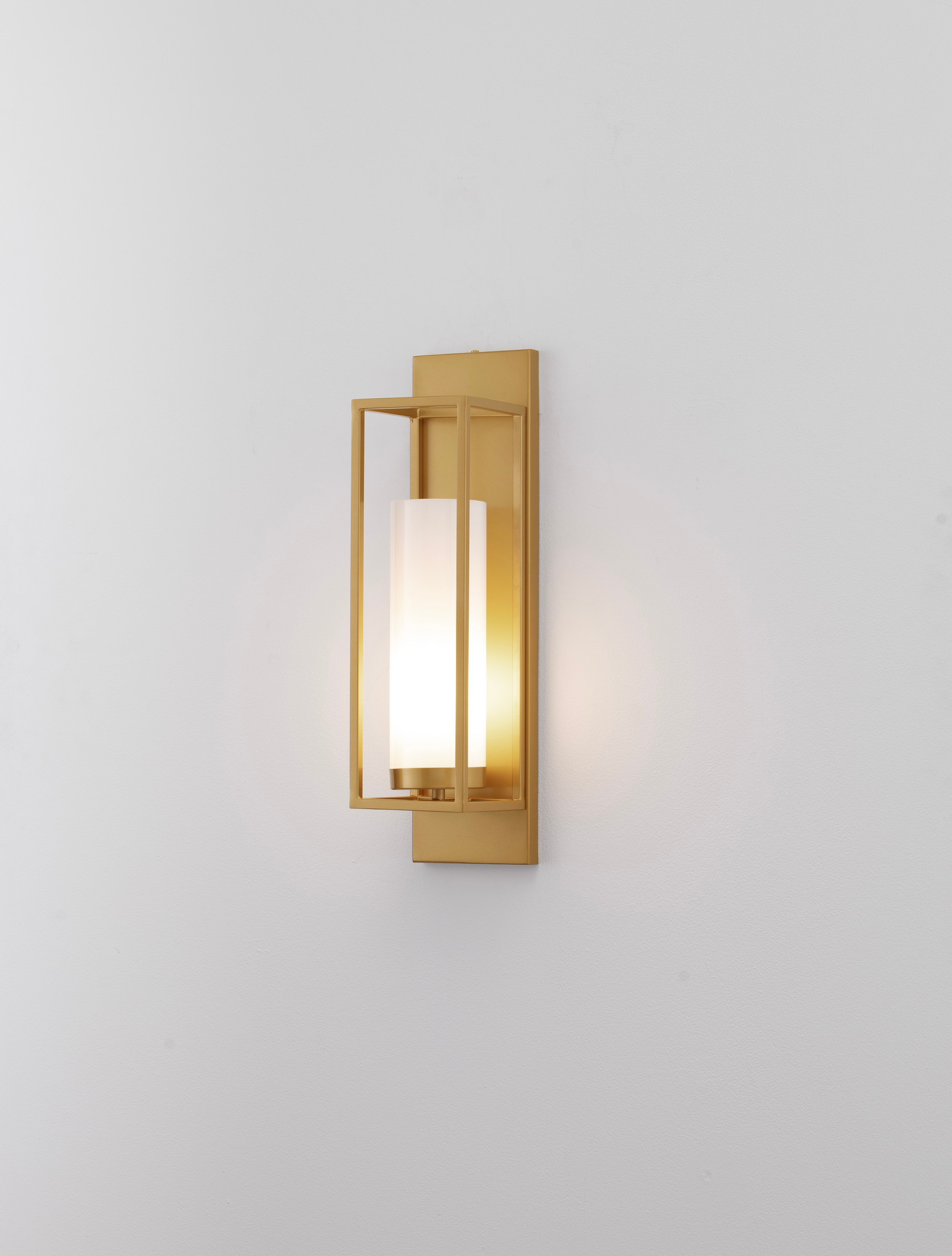 JULIET | L 13 W 14.7 H 63 cm | 5 W | IP20 | White/Gold | Glass/Metal