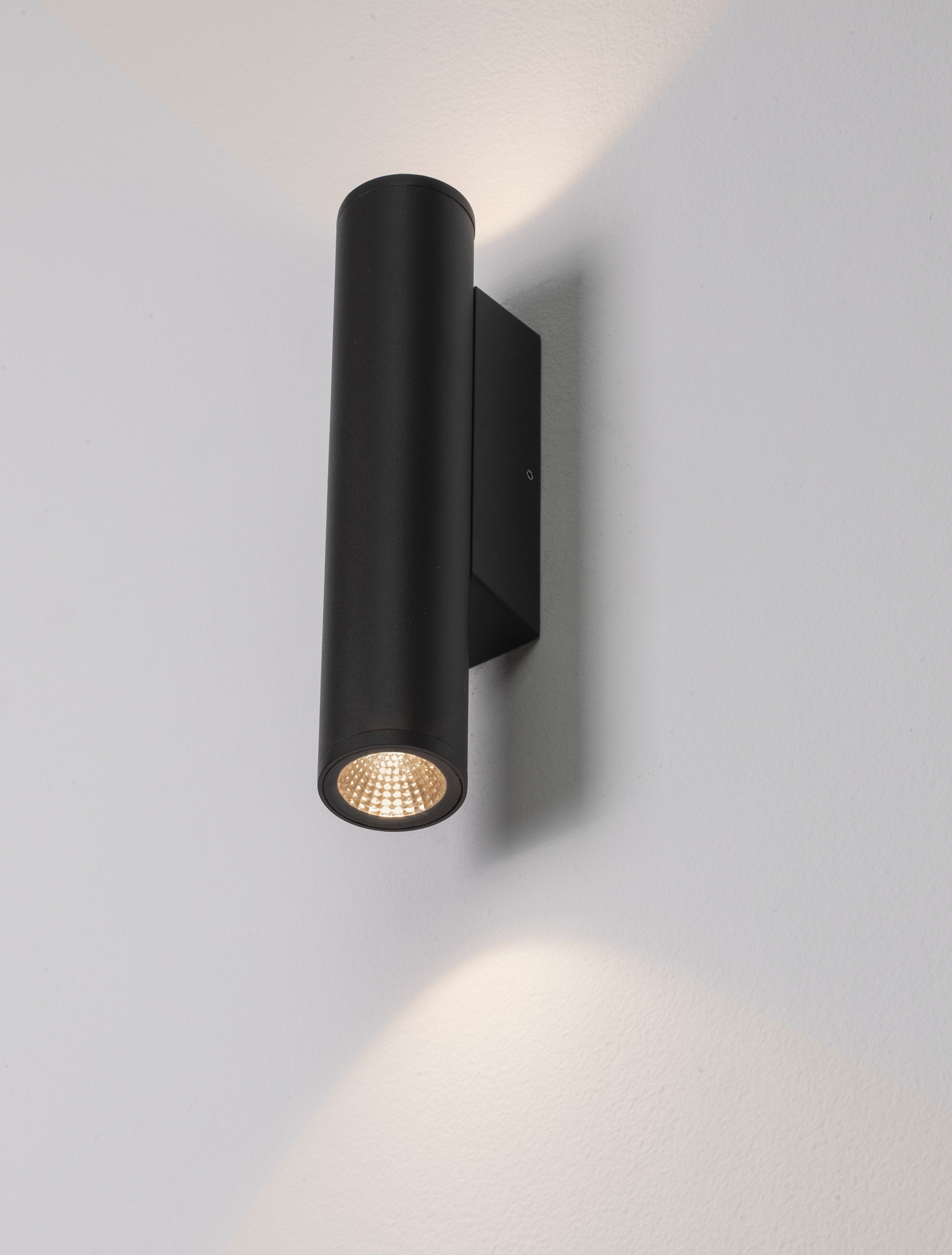 TORRIN | W 7.5 H 23 D 4.5 cm | 6 W | 2700 K | 460 lm | IP65 | Nero | Alluminio