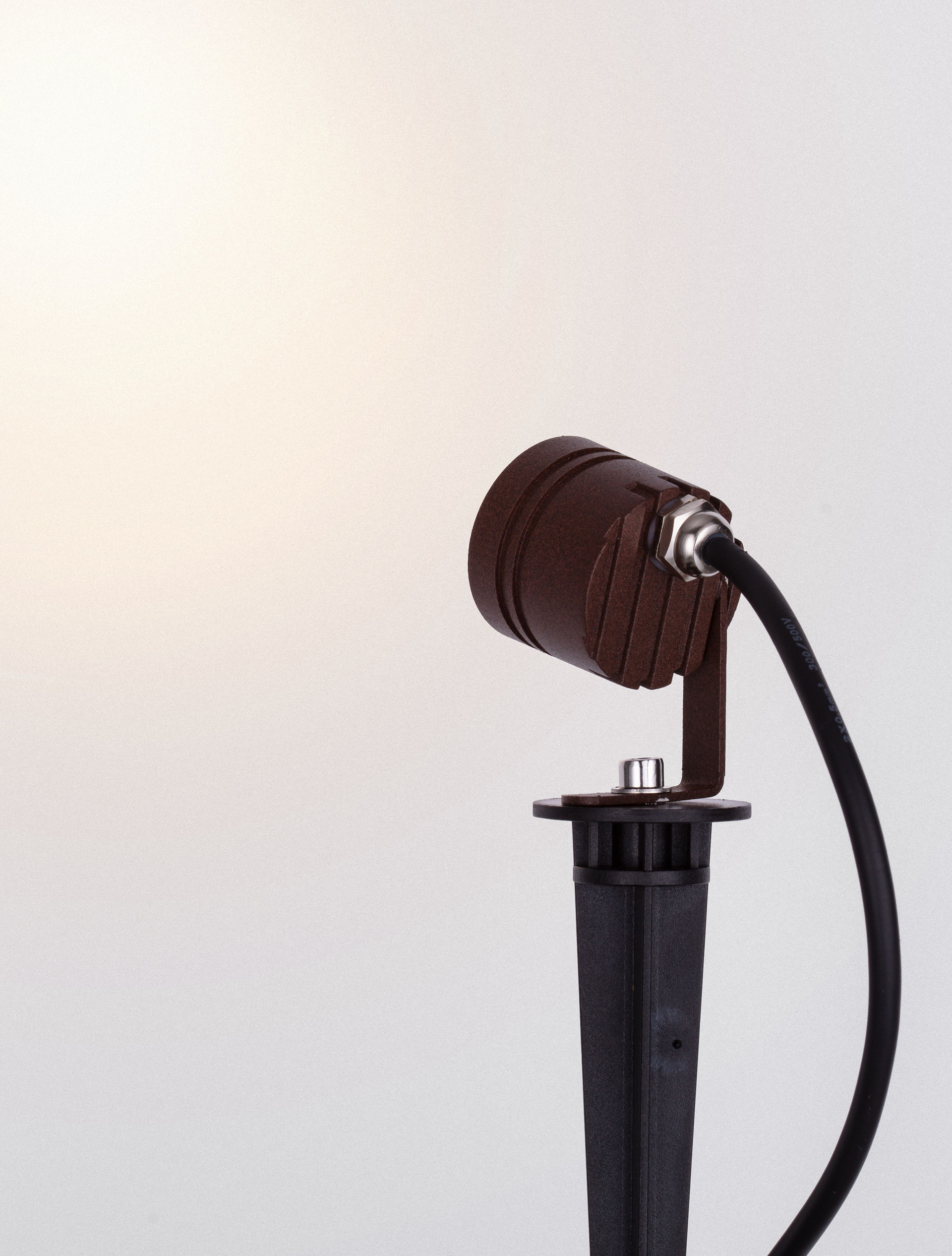 Sento 27-3W | H 5 D 3.5 cm | 3 W | 2700 K | 135 lm | IP65 | Corten | Aluminum