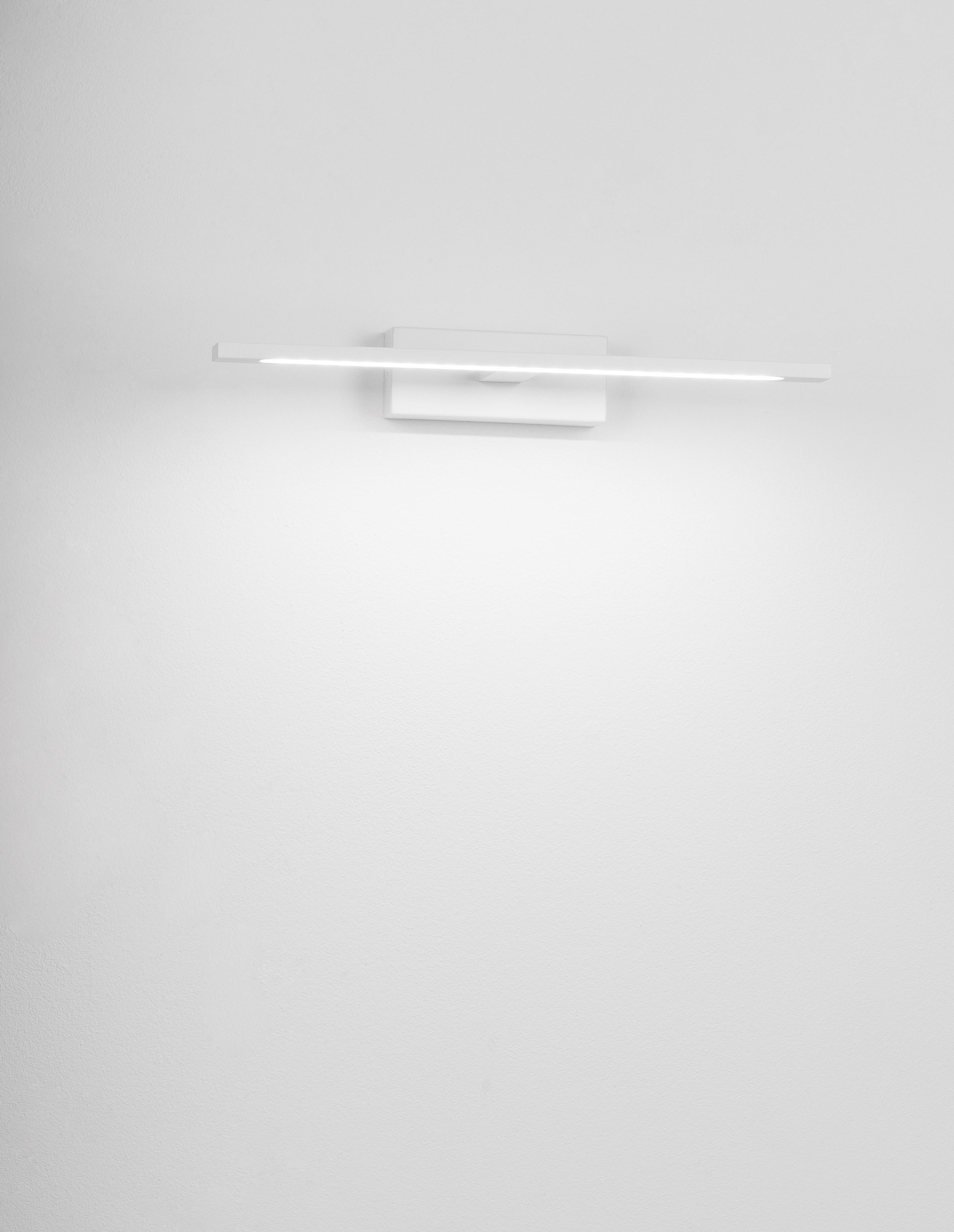 MONDRIAN | L 41.5 W 14 H 6 cm | 12 W | 3000 K | 913 lm | IP44 | White | Aluminum/Acrylic