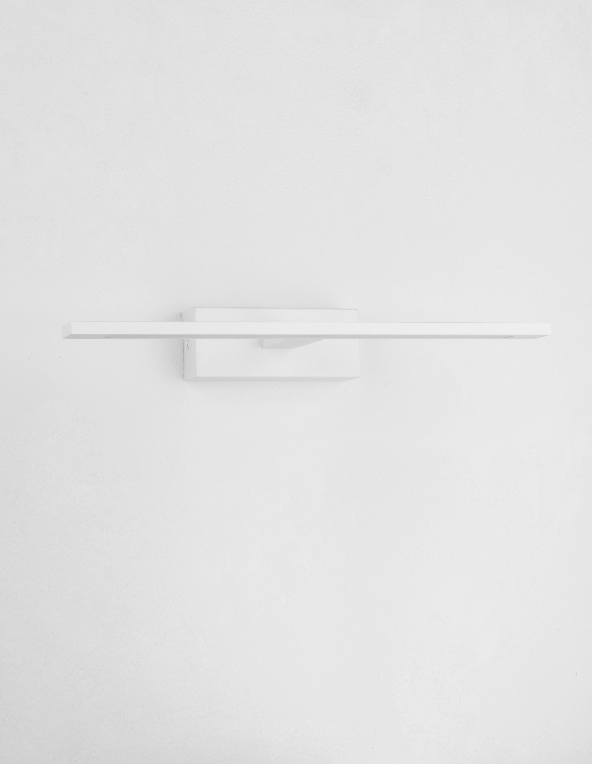 MONDRIAN | L 41.5 W 14 H 6 cm | 12 W | 3000 K | 913 lm | IP44 | White | Aluminum/Acrylic