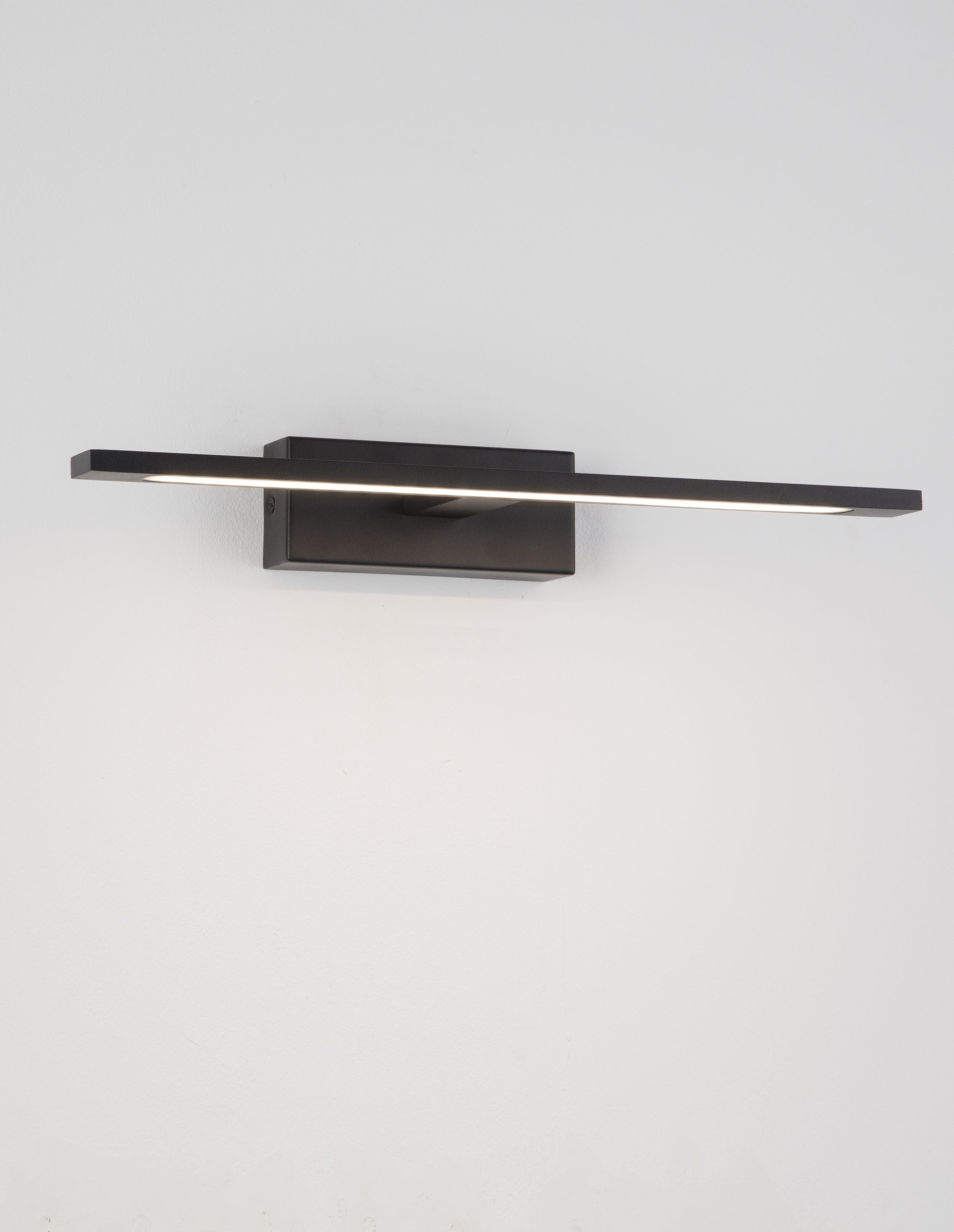 MONDRIAN | L 41.5 W 14 H 6 cm | 12 W | 3000 K | 913 lm | IP44 | Black | Aluminum/Acrylic