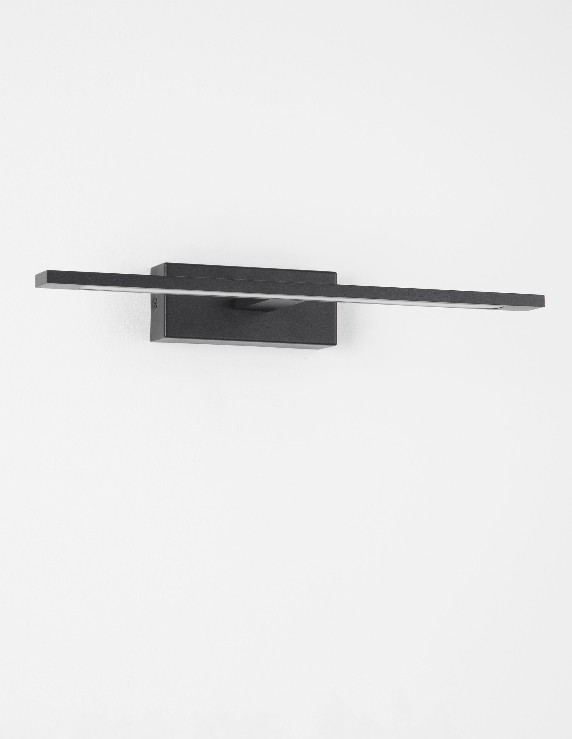 MONDRIAN | L 41.5 W 14 H 6 cm | 12 W | 3000 K | 913 lm | IP44 | Black | Aluminum/Acrylic