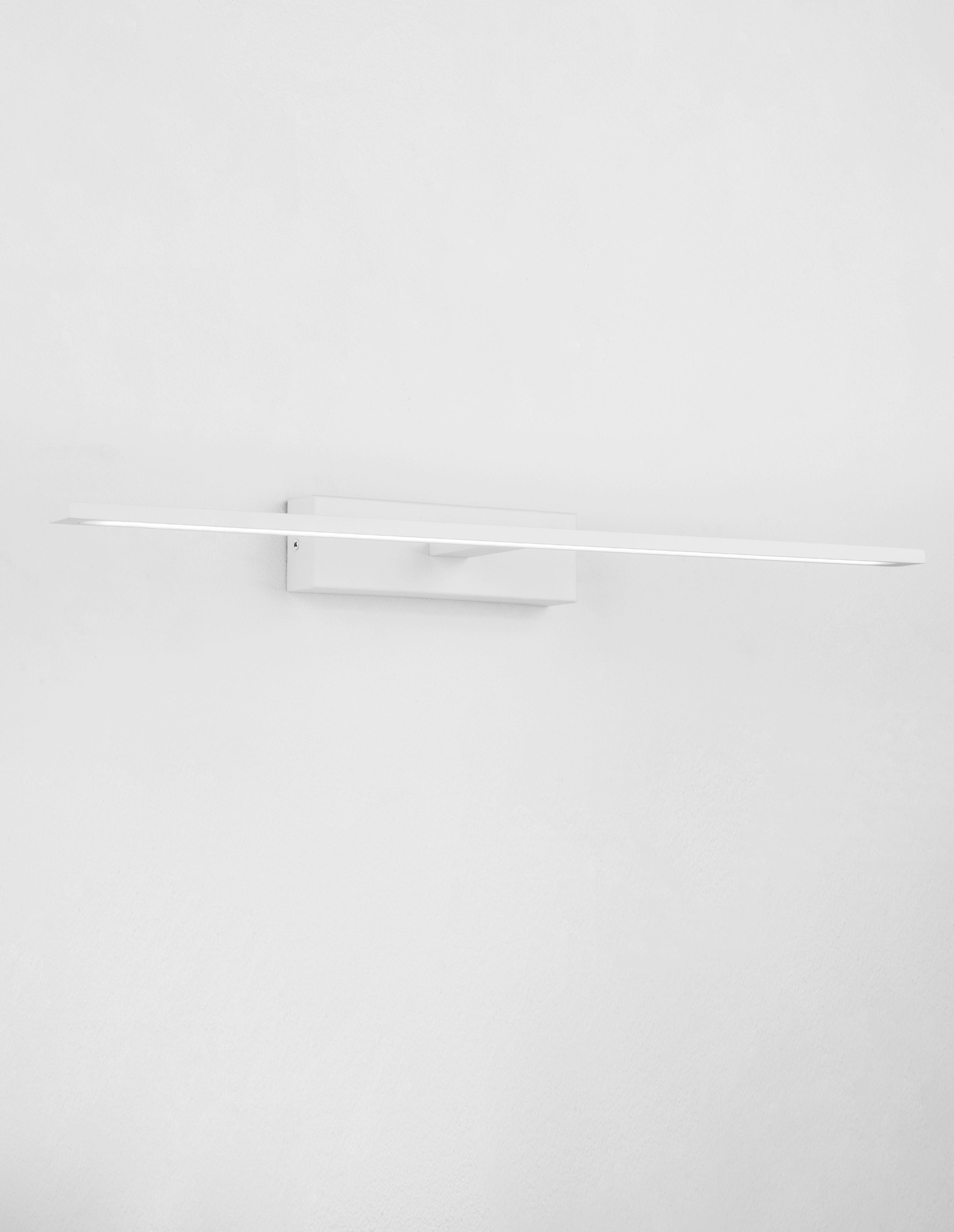 MONDRIAN | L 62 W 14 H 6 cm | 20 W | 3000 K | 1615 lm | IP44 | White | Aluminum/Acrylic