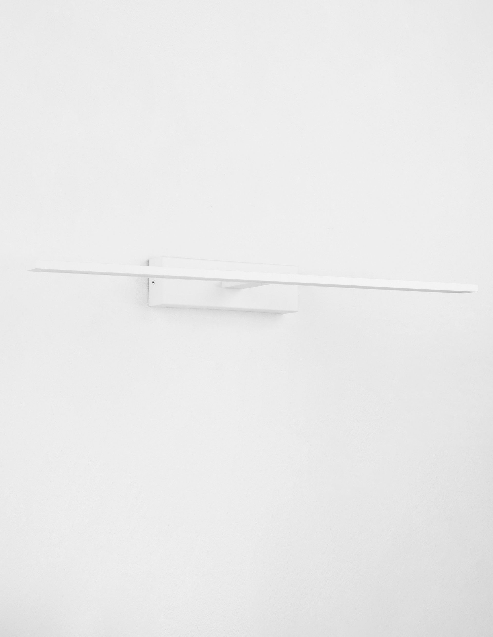 MONDRIAN | L 62 W 14 H 6 cm | 20 W | 3000 K | 1615 lm | IP44 | White | Aluminum/Acrylic