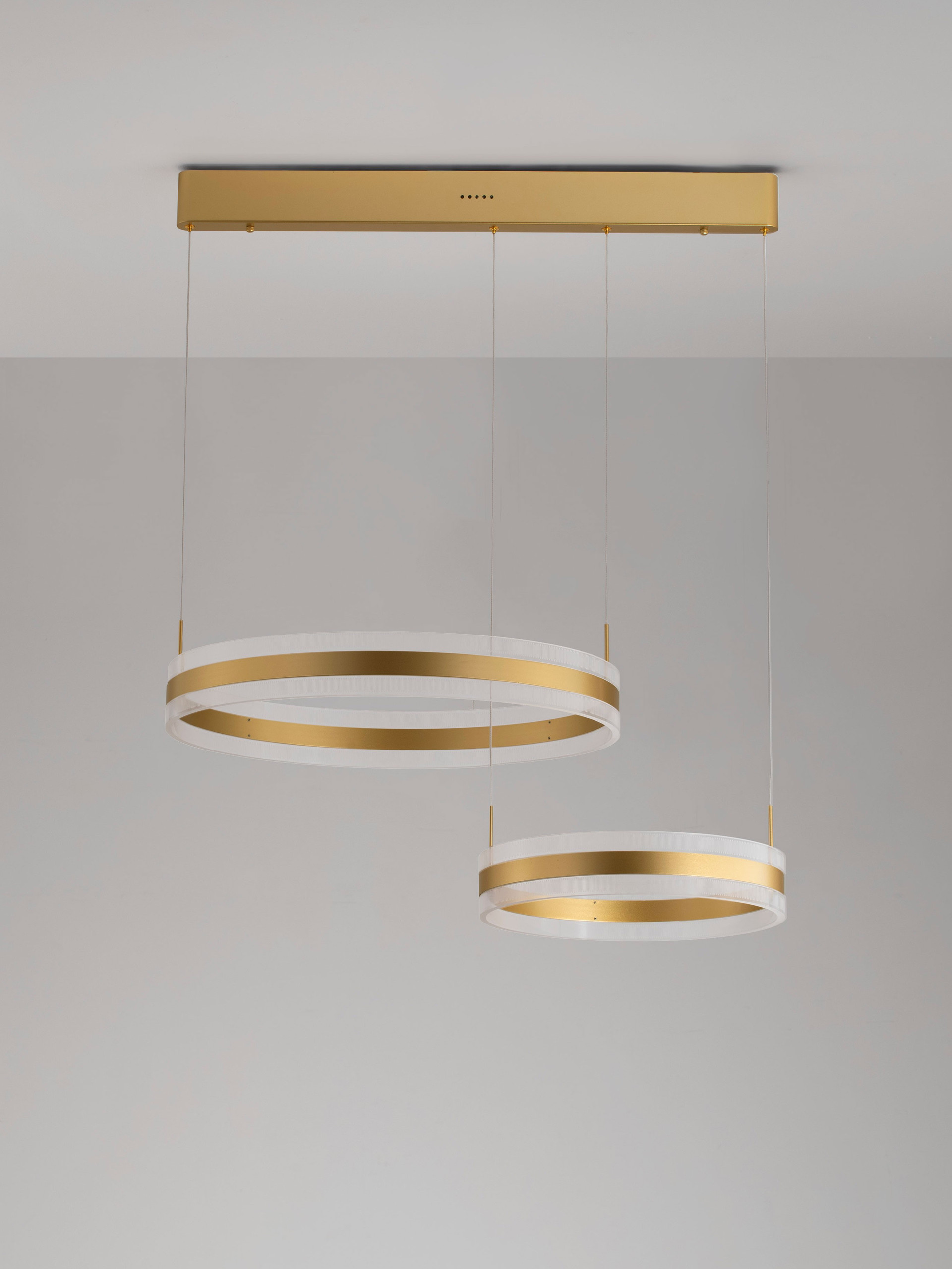 AGOS | L 82 W 60 H 150 cm | 124 W | 3000 K | 5421 lm | IP20 | Gold | Aluminum/Acrylic