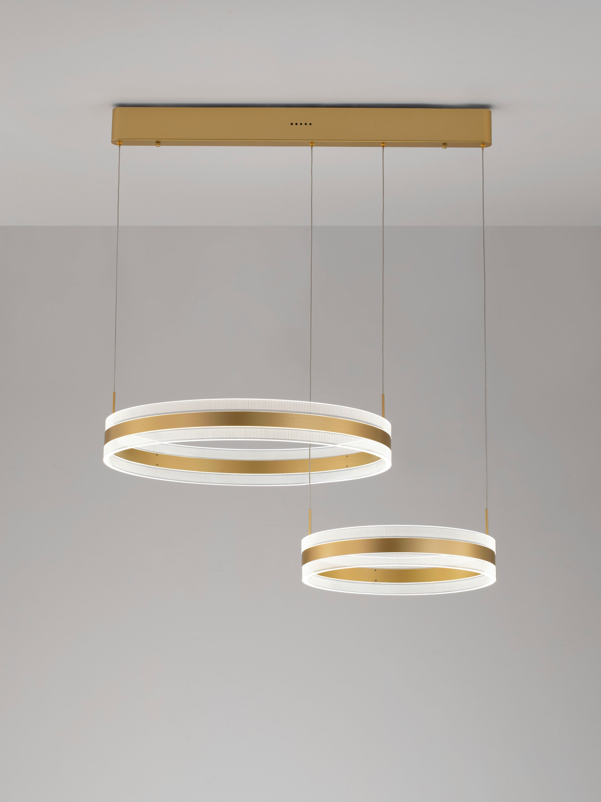 AGOS | L 82 W 60 H 150 cm | 124 W | 3000 K | 5421 lm | IP20 | Gold | Aluminum/Acrylic