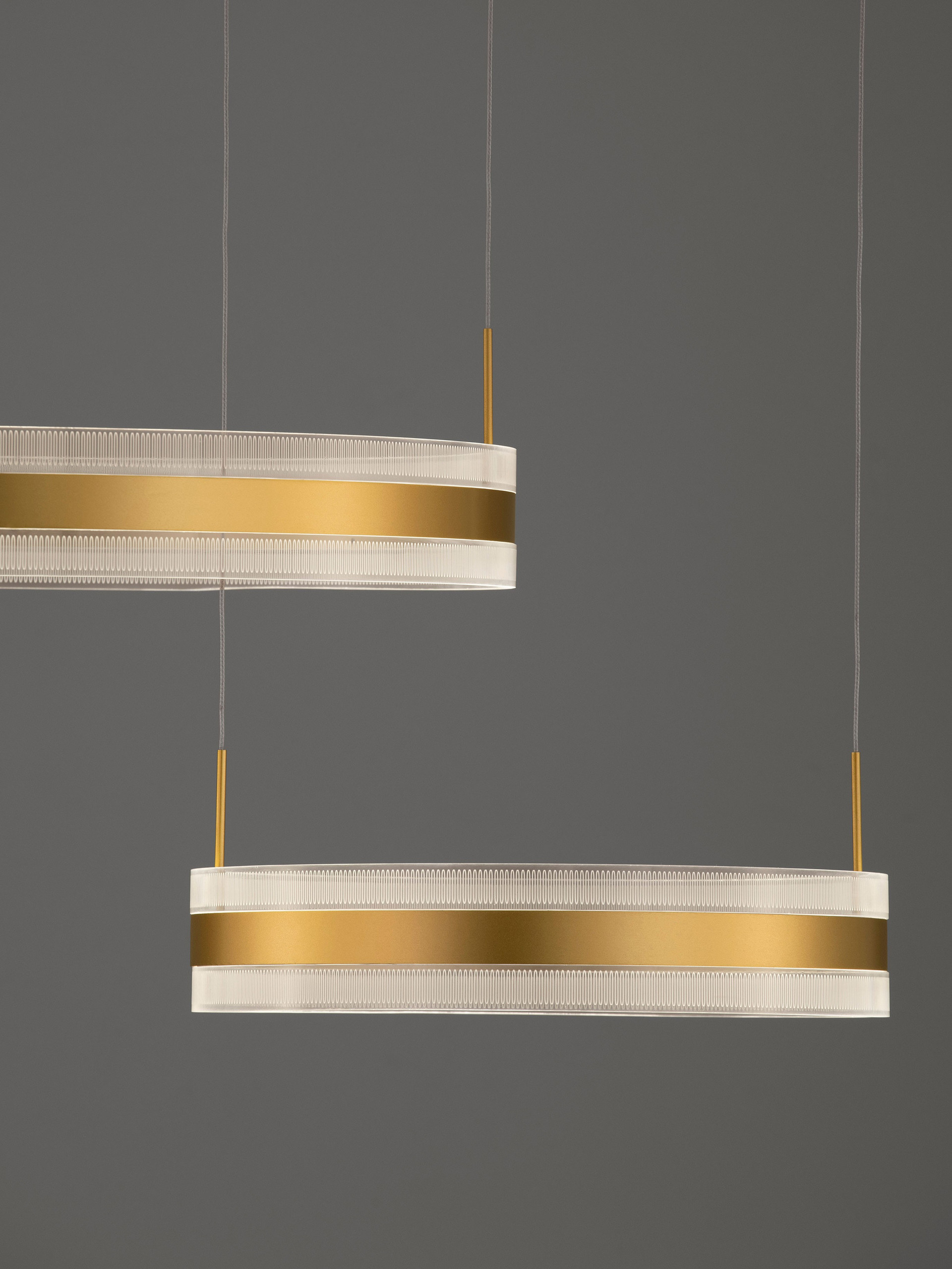 AGOS | L 82 W 60 H 150 cm | 124 W | 3000 K | 5421 lm | IP20 | Gold | Aluminum/Acrylic