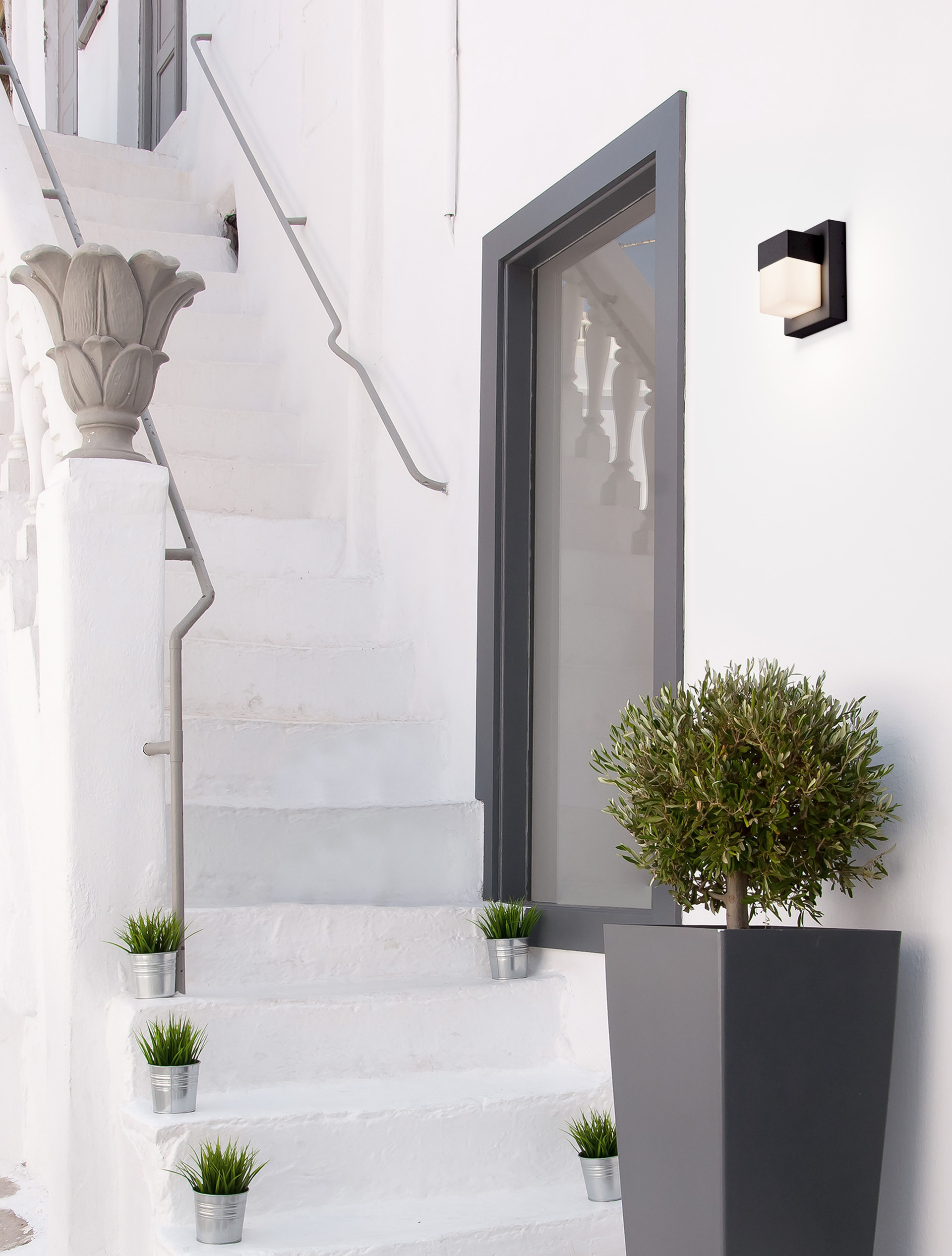 LETO | L 14.5 W 10.2 H 17.5 cm | 10 W | 3000/2700/4000 K | 1208 lm | IP65 | Black | Aluminum