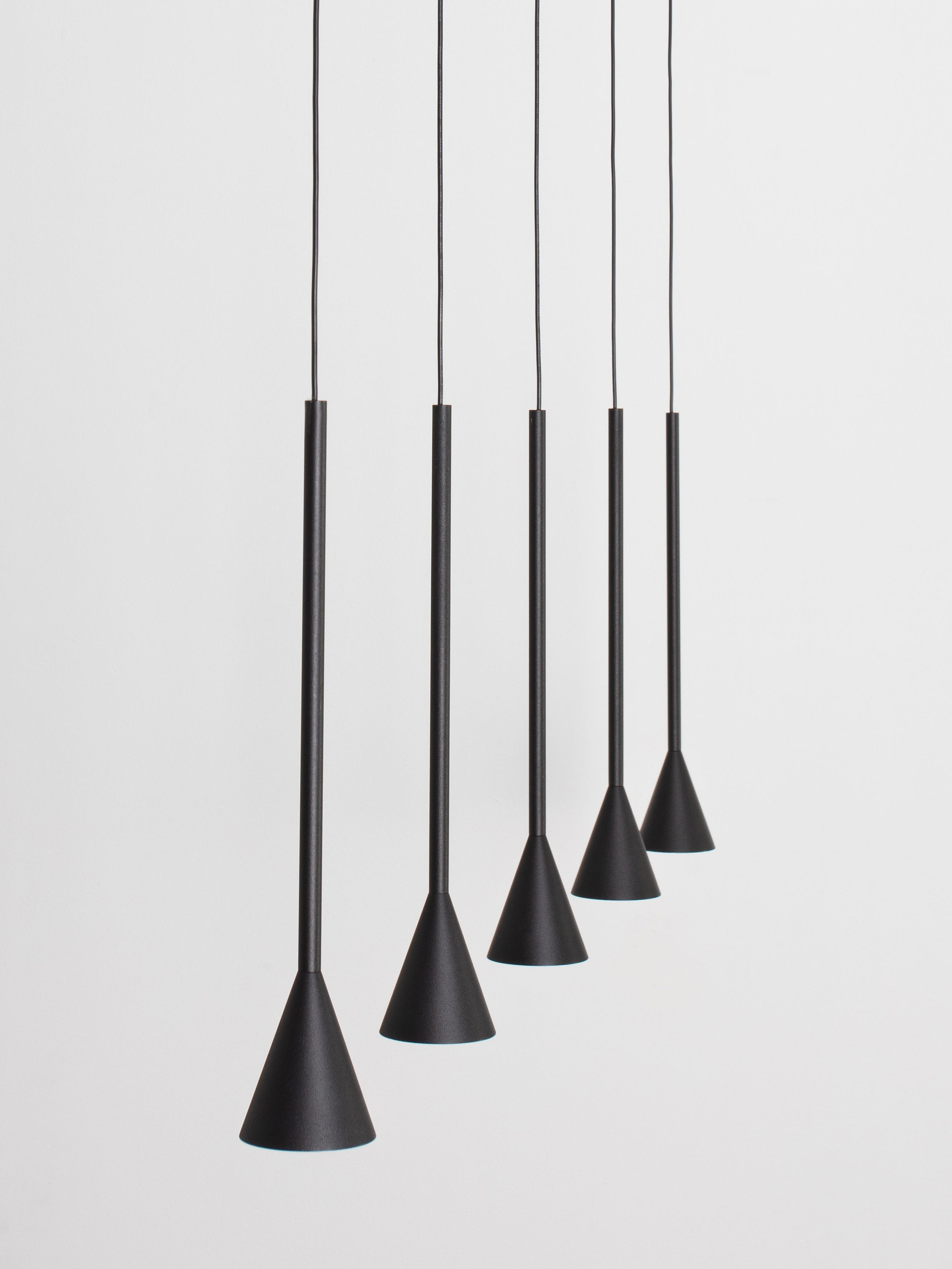 NET | L 110 W 3.5 H 150 cm | 27 W | 3000 K | 1301 lm | IP20 | Black | Aluminum