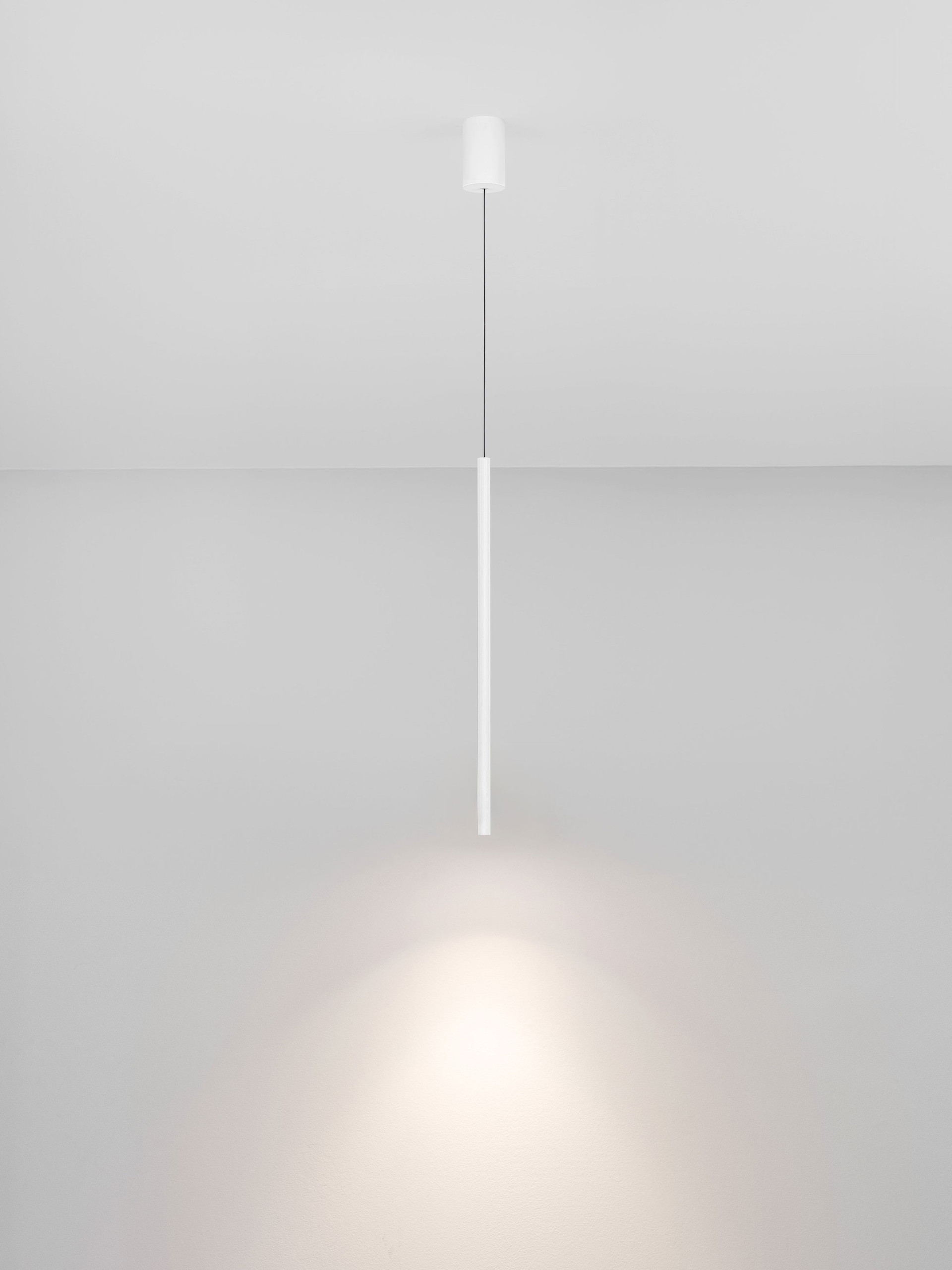 BRILLIA | H 250 D 7 cm | 4 W | 3000/2700/4000 K | 100 lm | IP20 | White | Aluminum