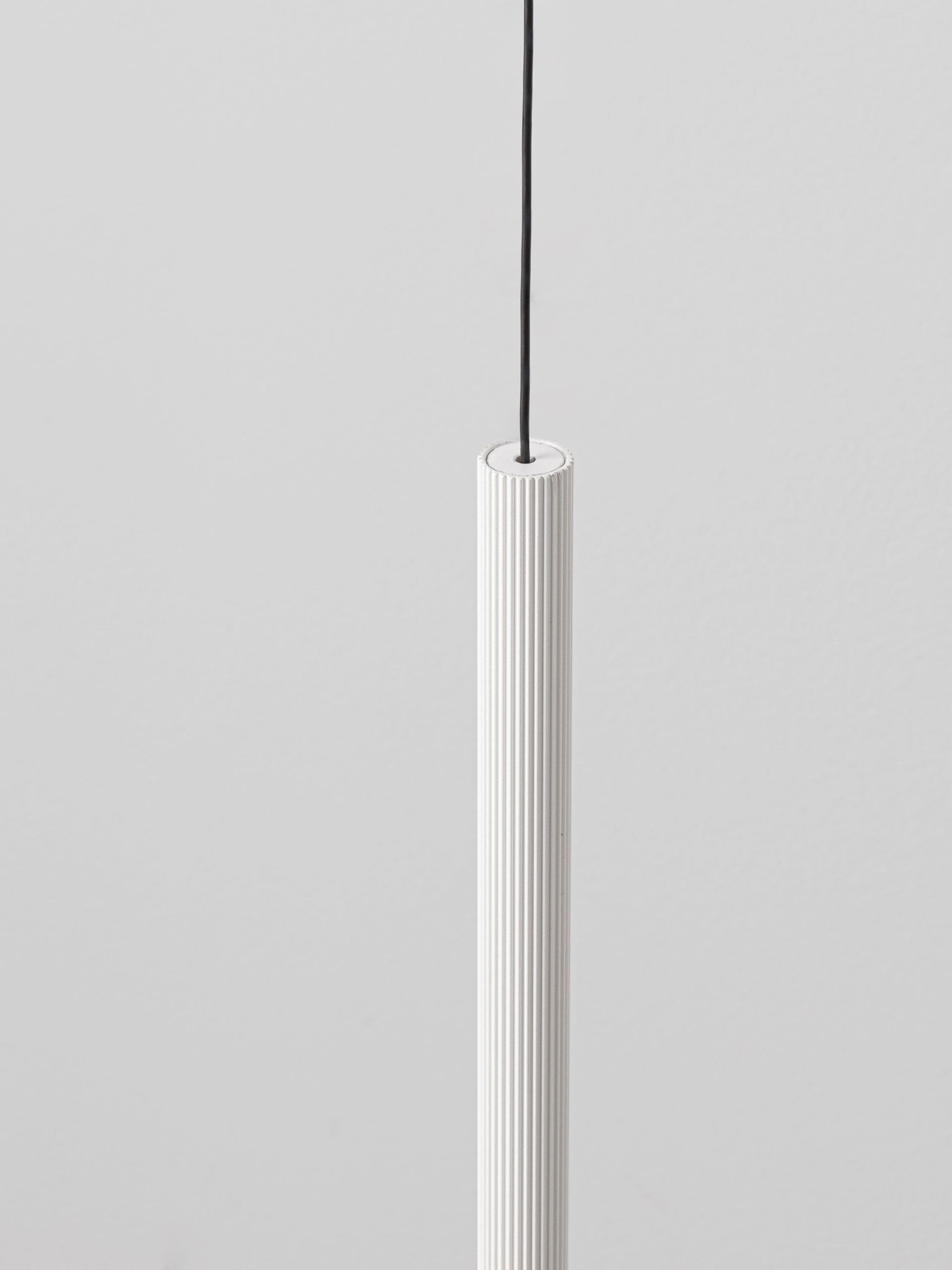 BRILLIA | H 250 D 7 cm | 4 W | 3000/2700/4000 K | 100 lm | IP20 | White | Aluminum