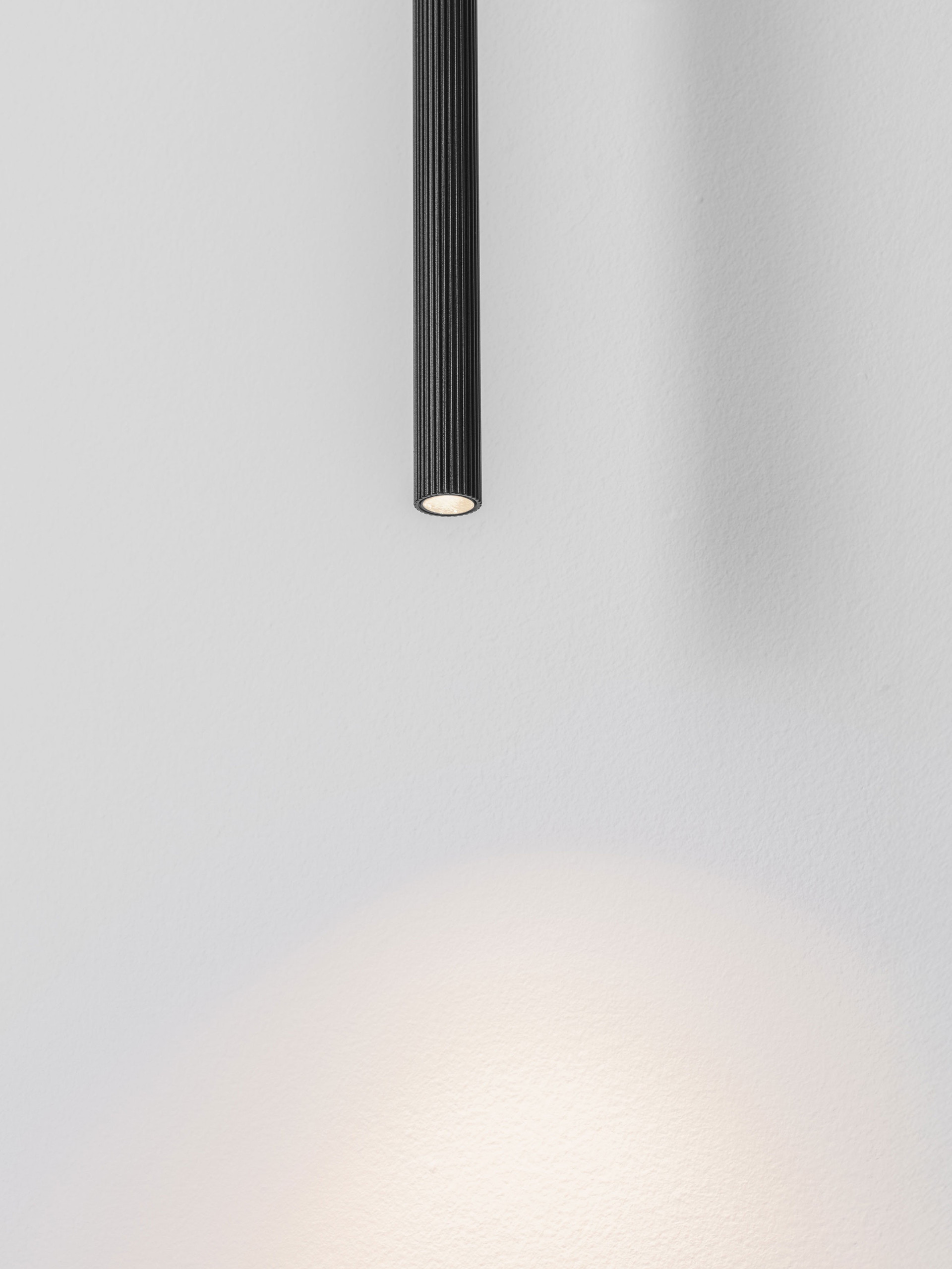 BRILLIA | H 250 D 7 cm | 4 W | 3000/2700/4000 K | 100 lm | IP20 | Black | Aluminum