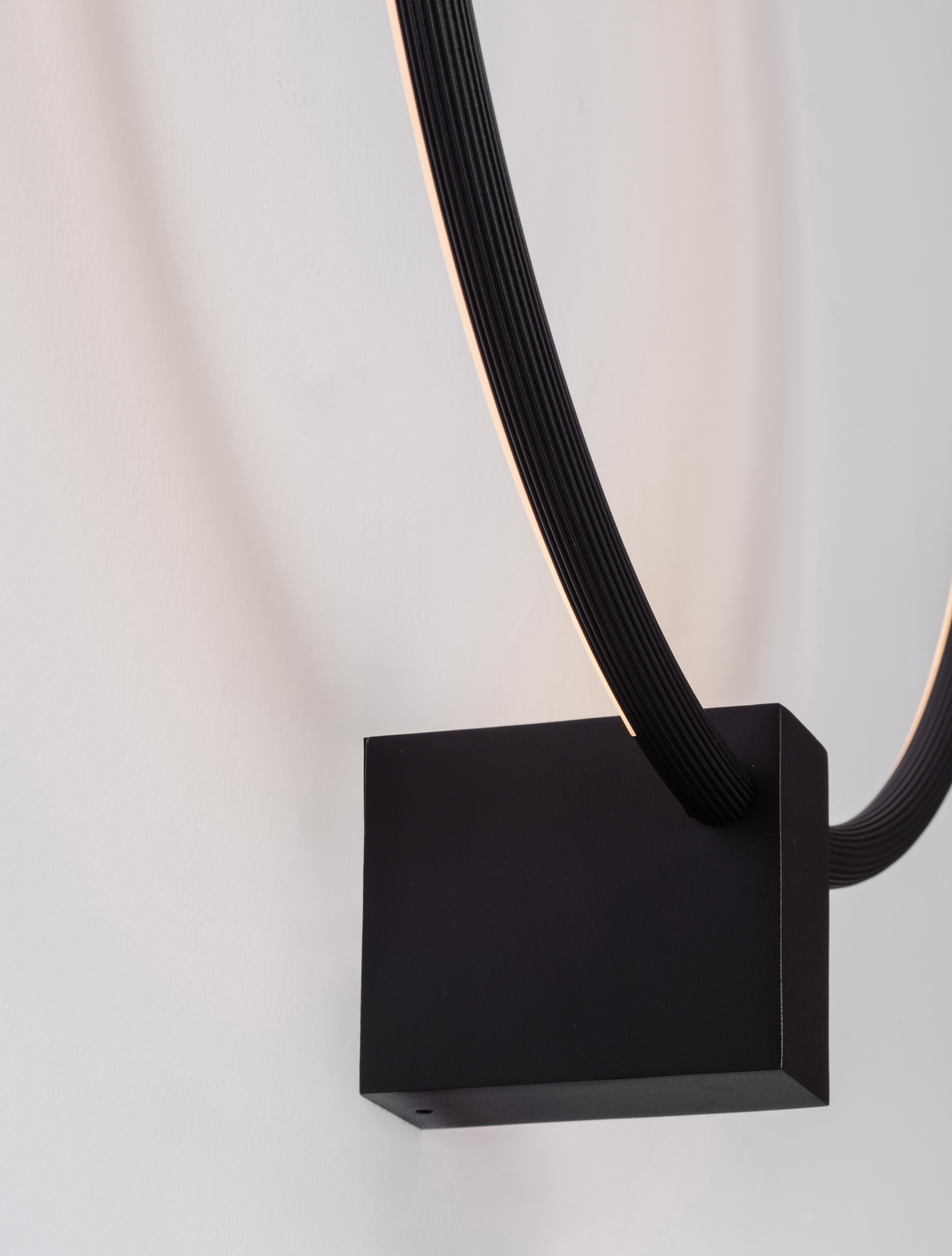 CERCIO | W 10 H 55 D 50 cm | 21 W | 3000/2700/4000 K | 1050 lm | IP20 | Black | Aluminum