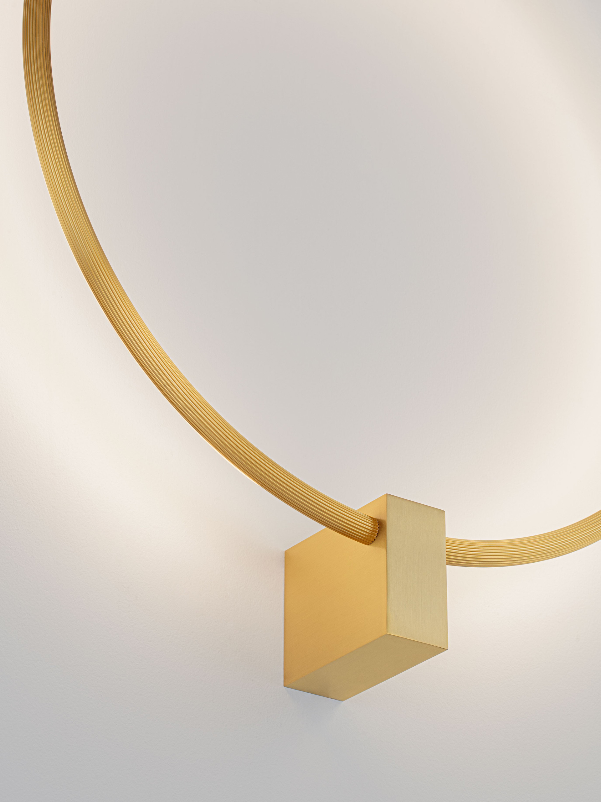 CERCIO | W 10 H 55 D 50 cm | 21 W | 3000/2700/4000 K | 1050 lm | IP20 | Gold | Aluminum