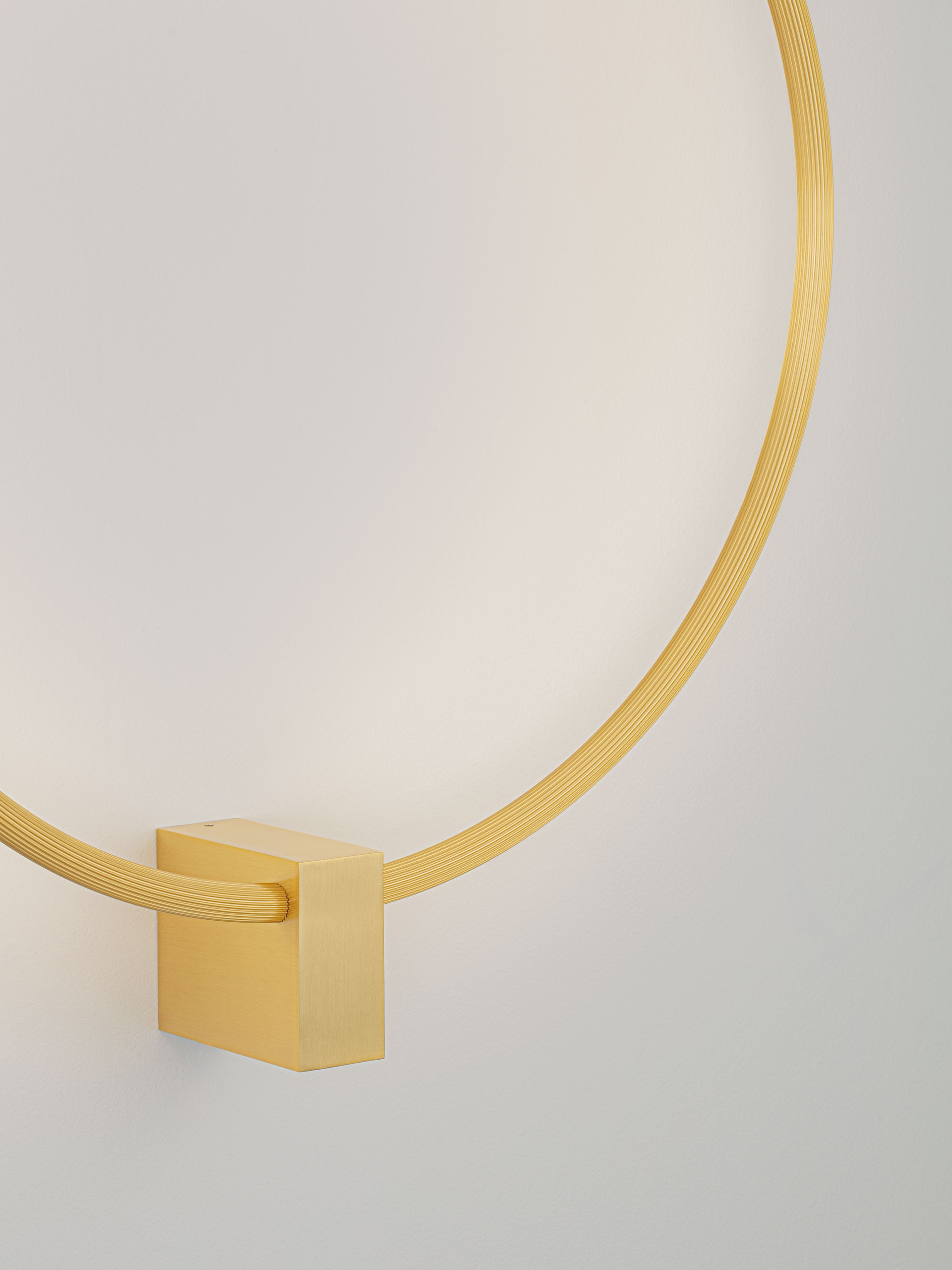 CERCIO | W 10 H 55 D 50 cm | 21 W | 3000/2700/4000 K | 1050 lm | IP20 | Gold | Aluminum