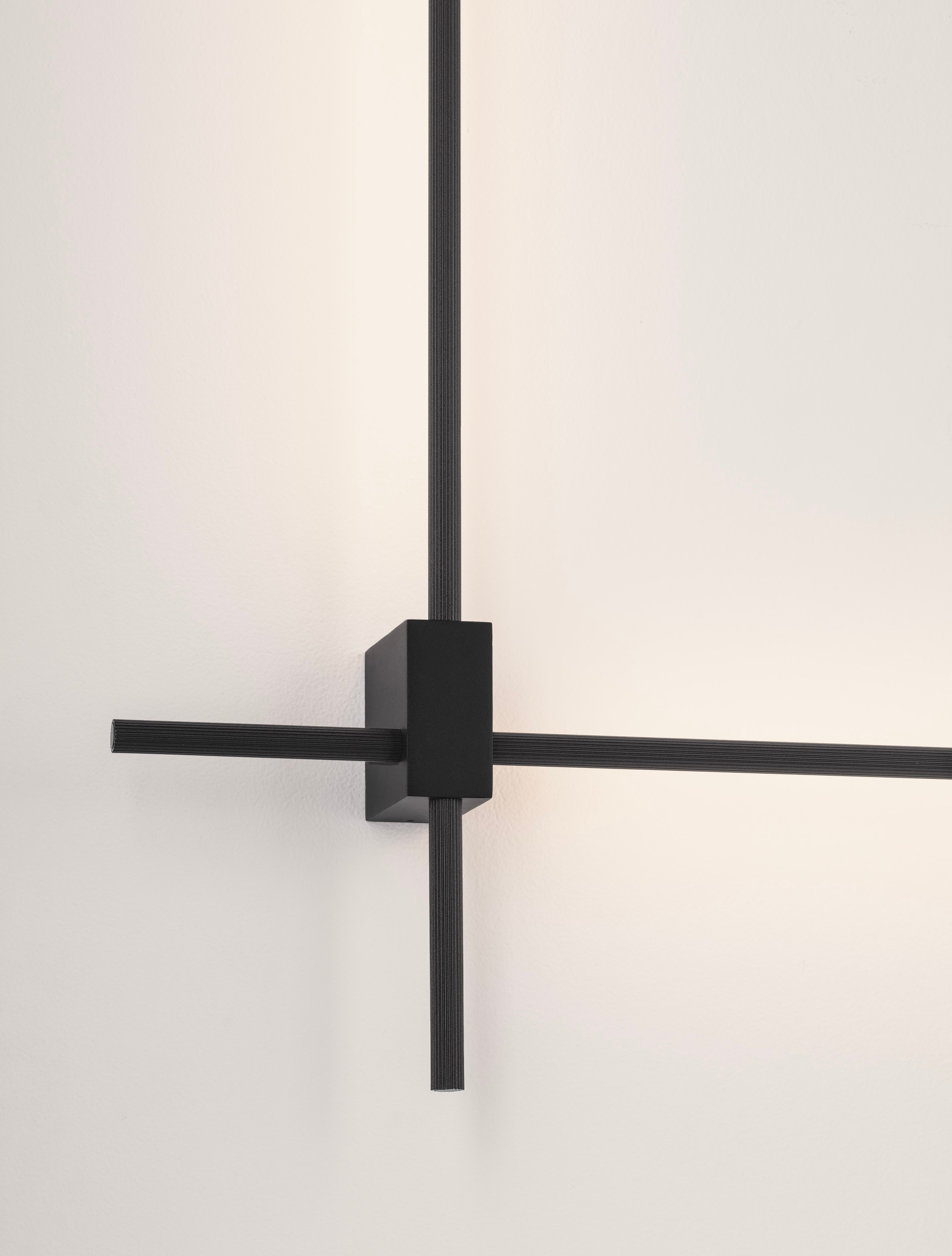 PEAK | L 76 W 9.5 H 80 cm | 20 W | 3000/2700/4000 K | 1000 lm | IP20 | Black | Aluminum