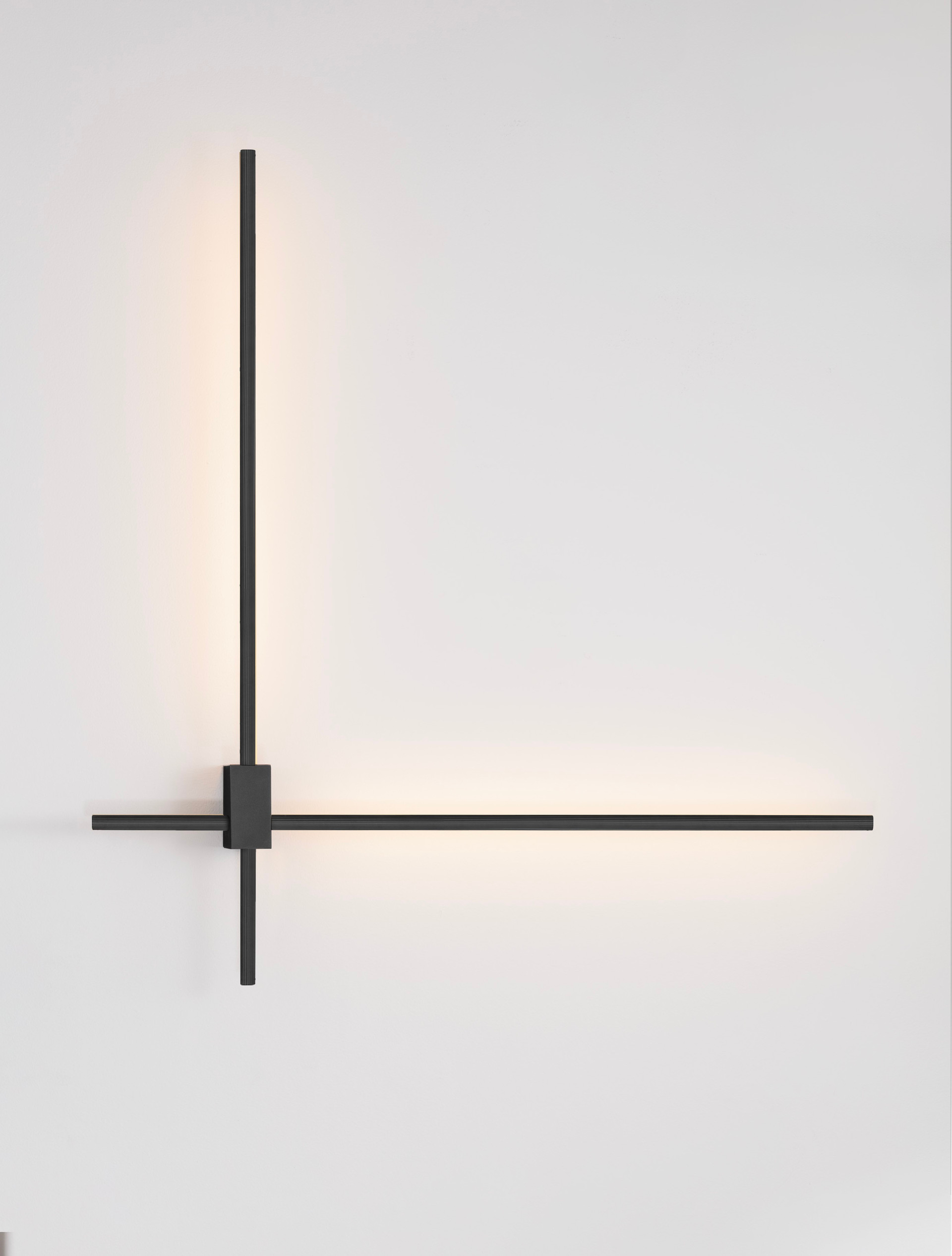 PEAK | L 76 W 9.5 H 80 cm | 20 W | 3000/2700/4000 K | 1000 lm | IP20 | Black | Aluminum