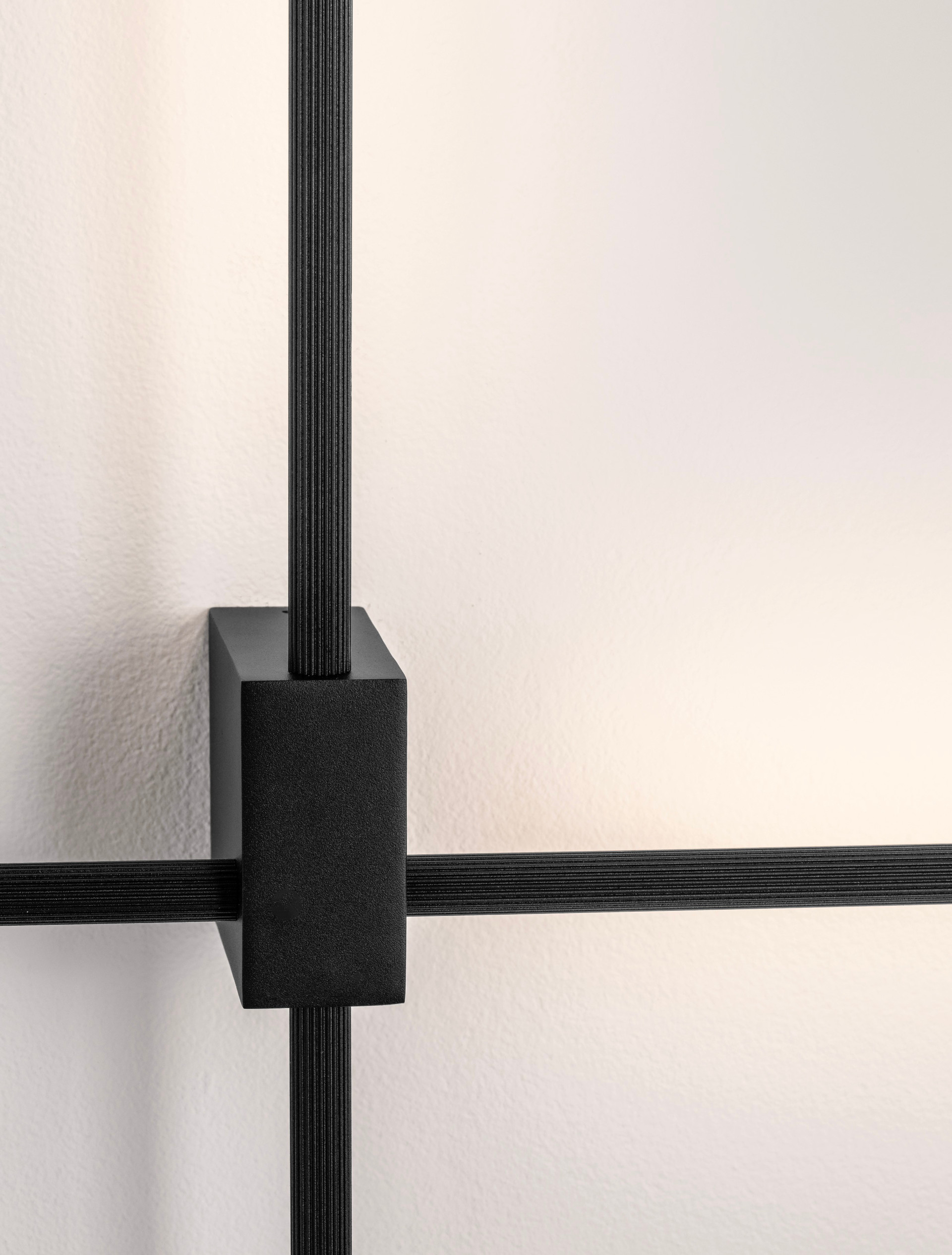 PEAK | L 76 W 9.5 H 80 cm | 20 W | 3000/2700/4000 K | 1000 lm | IP20 | Black | Aluminum