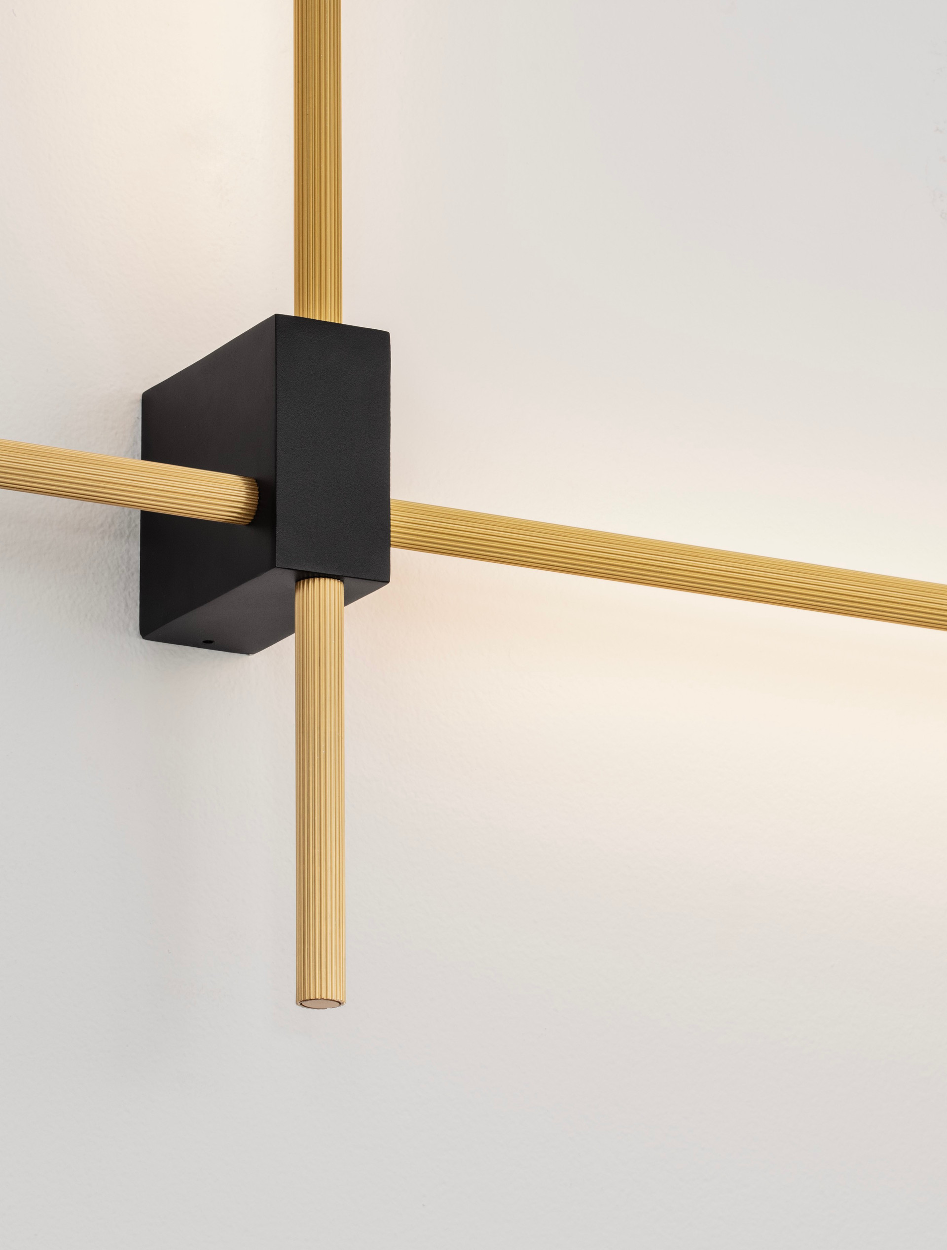 PEAK | L 76 W 9.5 H 80 cm | 20 W | 3000/2700/4000 K | 1000 lm | IP20 | Gold | Aluminum