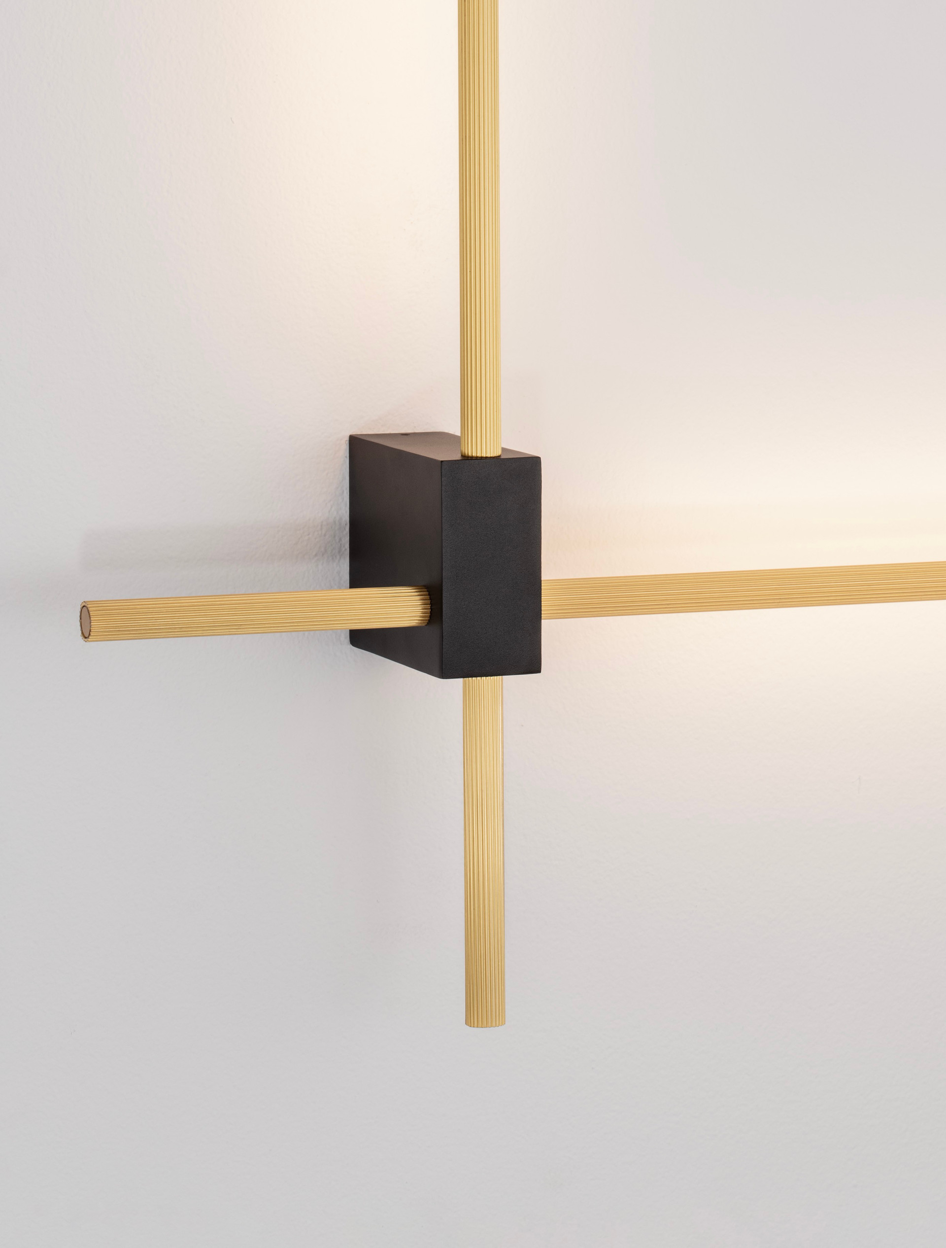 PEAK | L 76 W 9.5 H 80 cm | 20 W | 3000/2700/4000 K | 1000 lm | IP20 | Gold | Aluminum