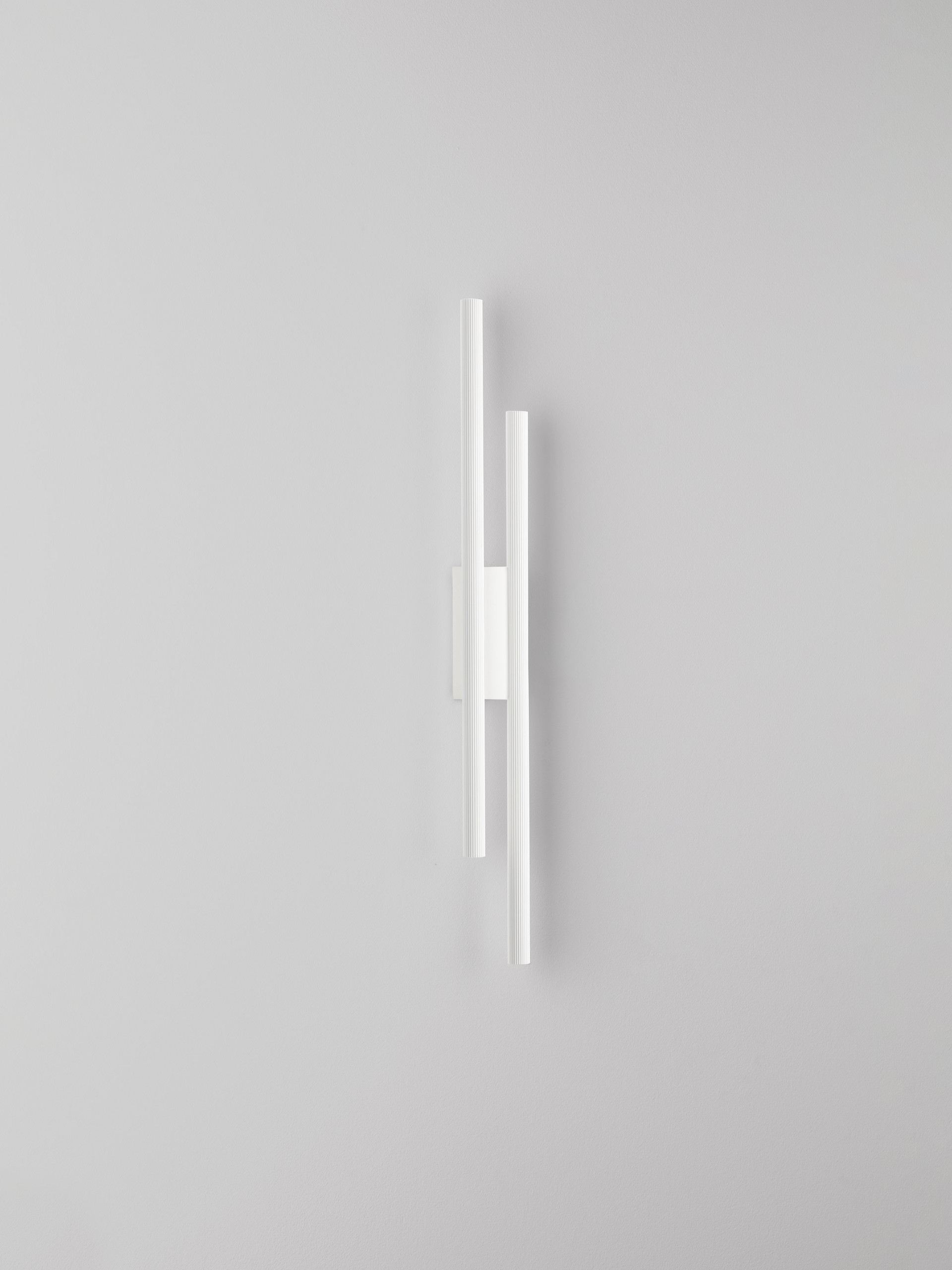 BRILLIA | L 6.7 W 4.6 H 60 cm | 11 W | 3000/2700/4000 K | 379 lm | IP20 | White | Aluminum
