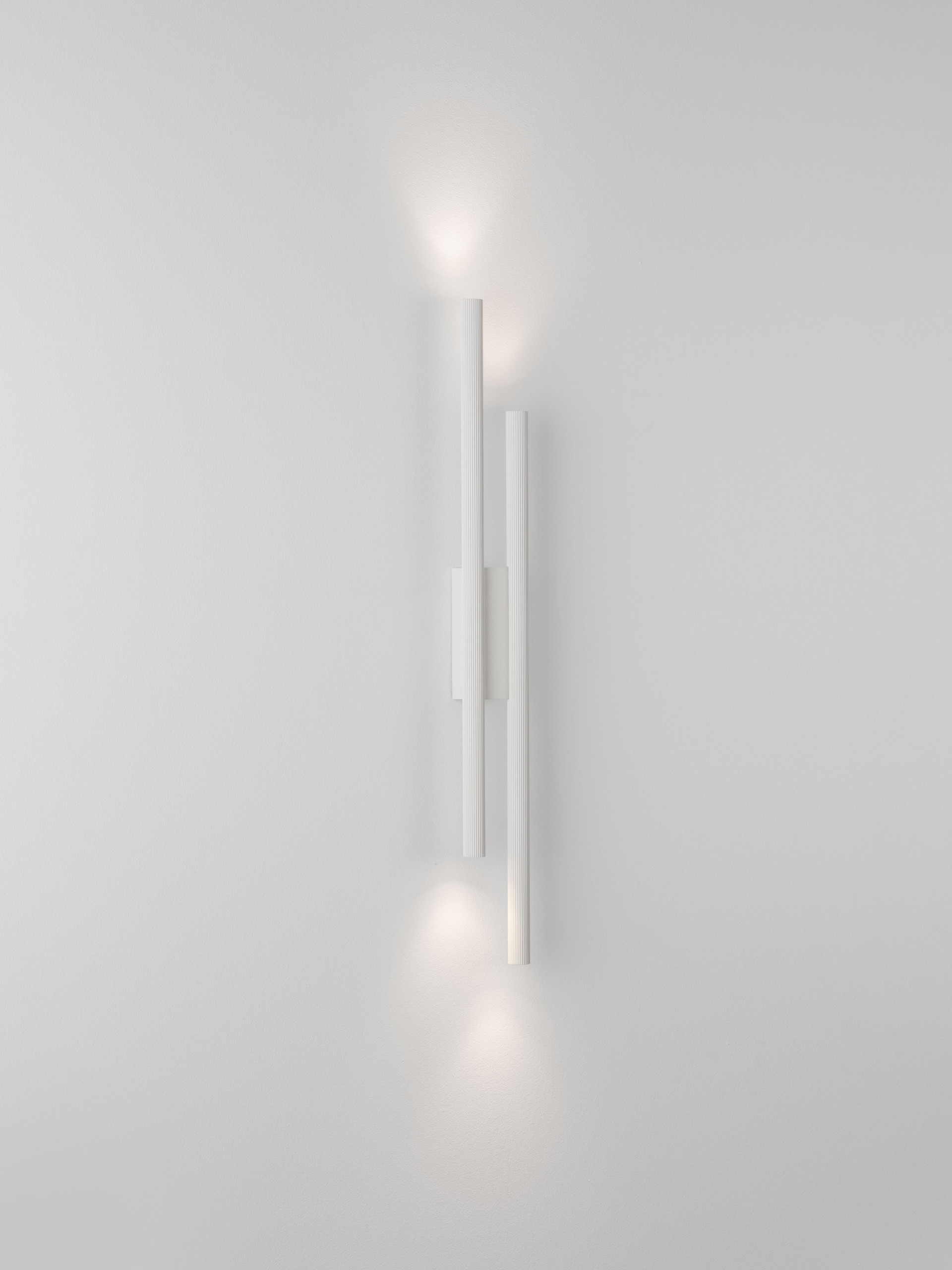 BRILLIA | L 6.7 W 4.6 H 60 cm | 11 W | 3000/2700/4000 K | 379 lm | IP20 | White | Aluminum