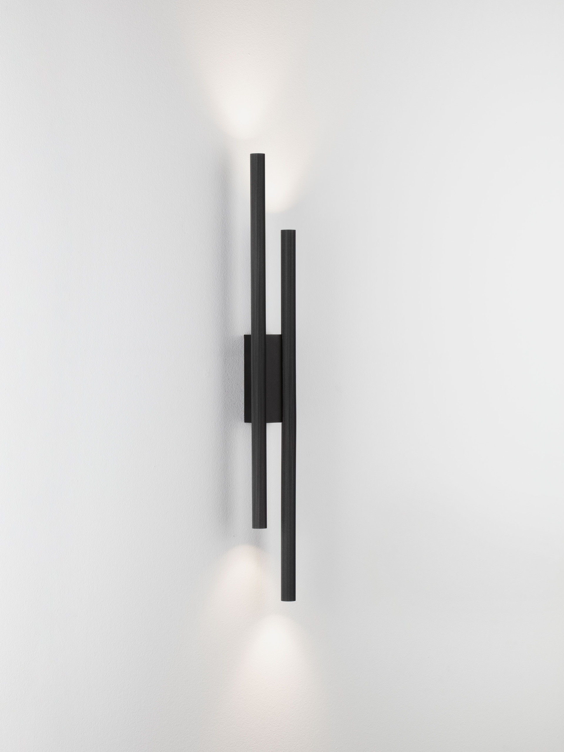 BRILLIA | L 6.7 W 4.6 H 60 cm | 11 W | 3000/2700/4000 K | 380 lm | IP20 | Black | Aluminum