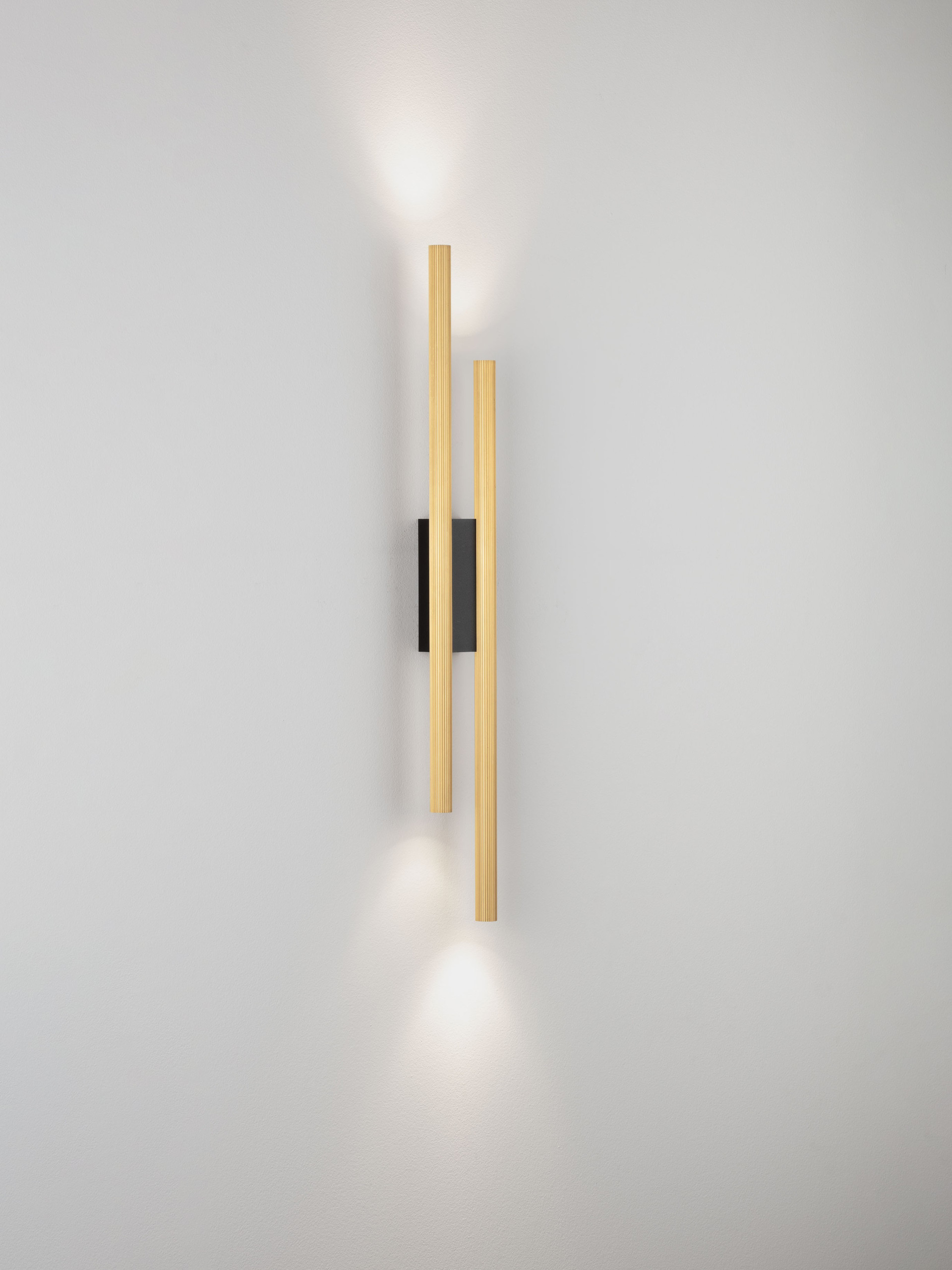 BRILLIA | L 6.7 W 4.6 H 60 cm | 11 W | 3000/2700/4000 K | 379 lm | IP20 | Gold | Aluminum