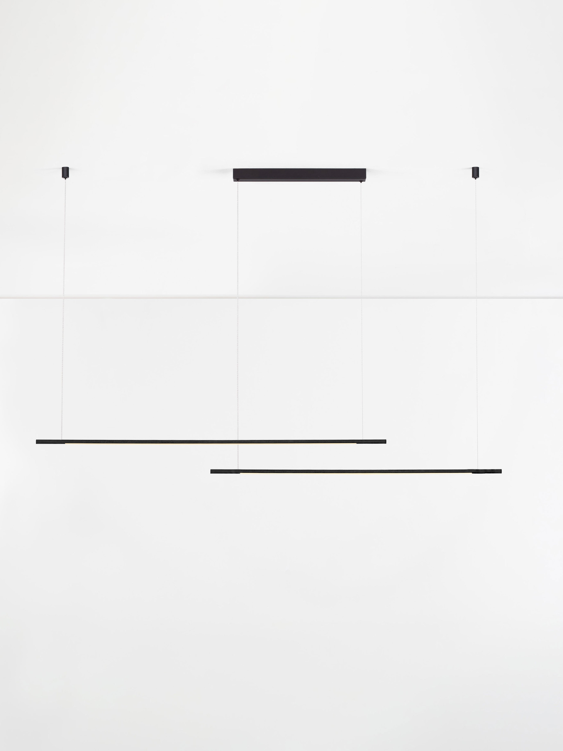 BRILLIA | L 161 W 7.2 H 140 cm | 40 W | 3000/2700/4000 K | 2400 lm | IP20 | Black | Aluminum