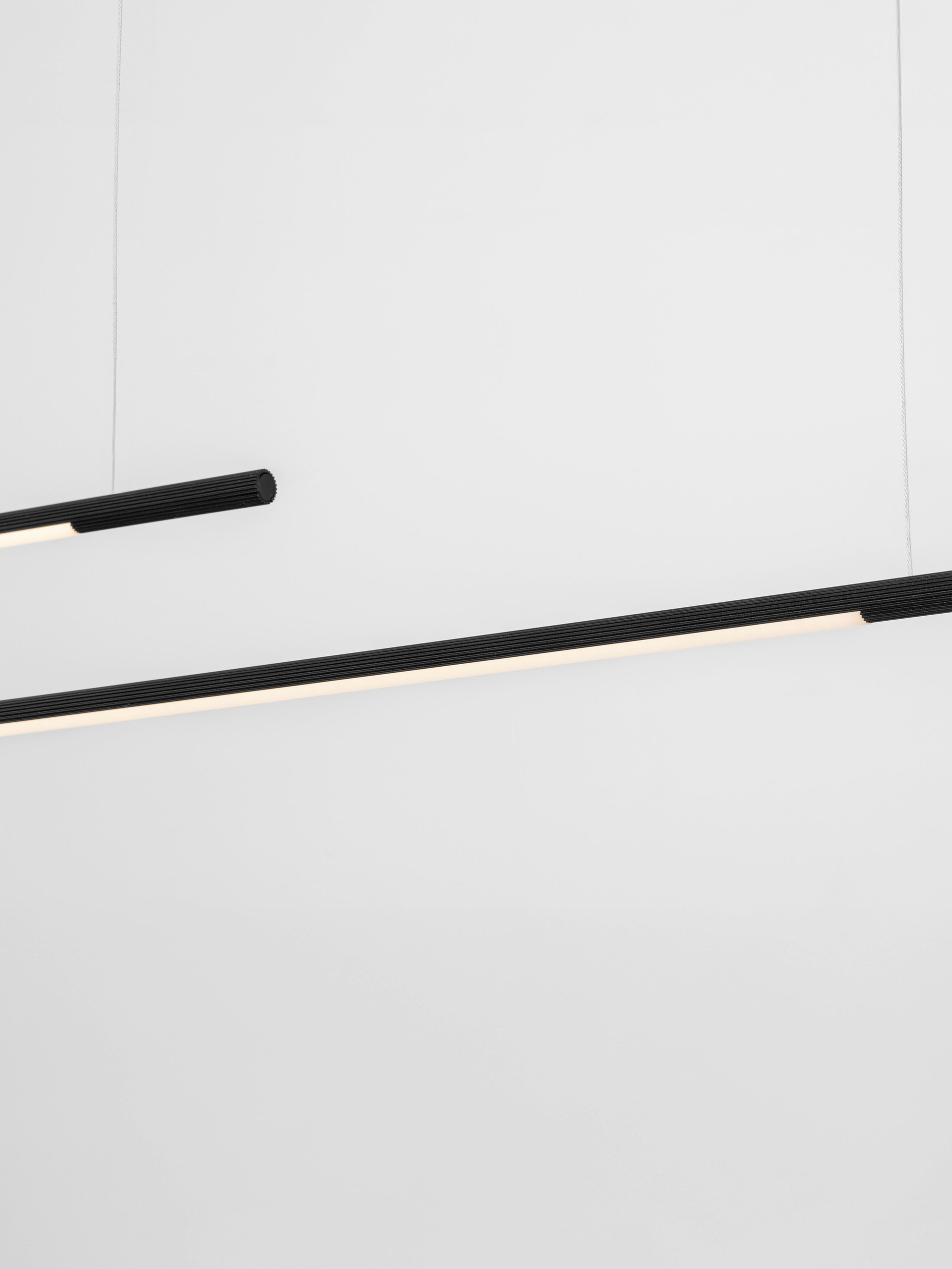 BRILLIA | L 161 W 7.2 H 140 cm | 40 W | 3000/2700/4000 K | 2400 lm | IP20 | Black | Aluminum