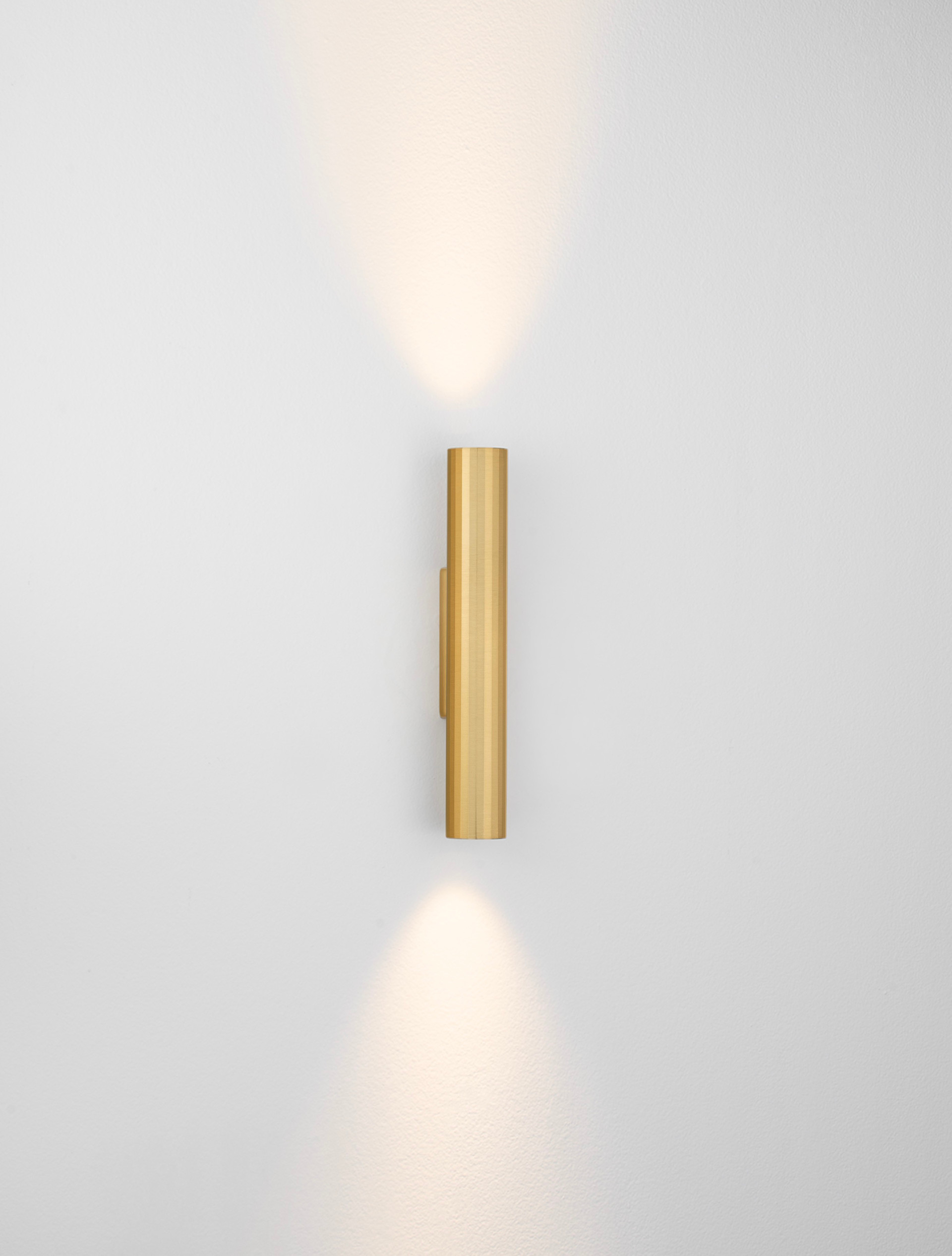 RIVETA | W 5.6 H 25 D 4 cm | 6 W | 3000 K | 444 lm | IP20 | Gold | Aluminum