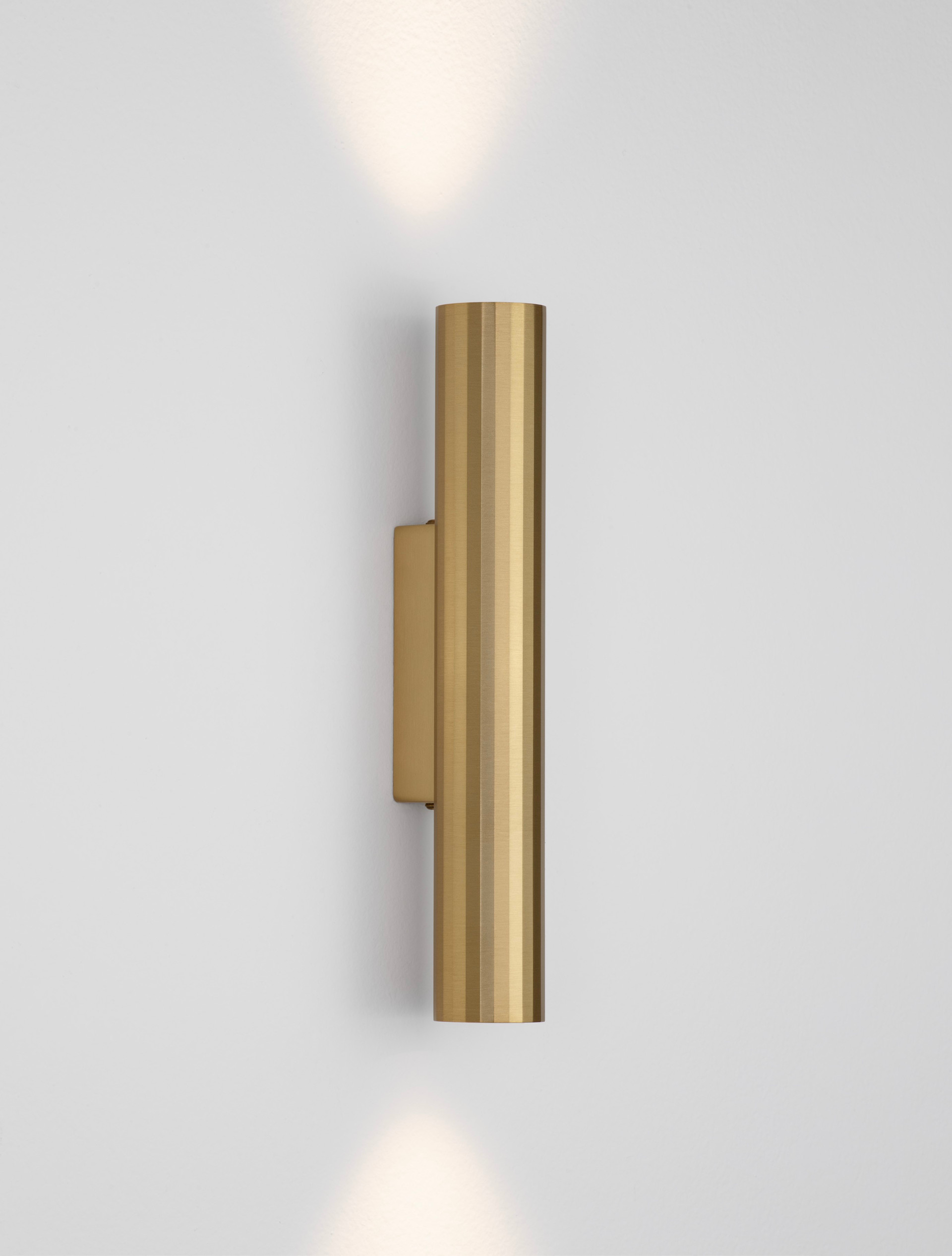 RIVETA | W 5.6 H 25 D 4 cm | 6 W | 3000 K | 444 lm | IP20 | Gold | Aluminum
