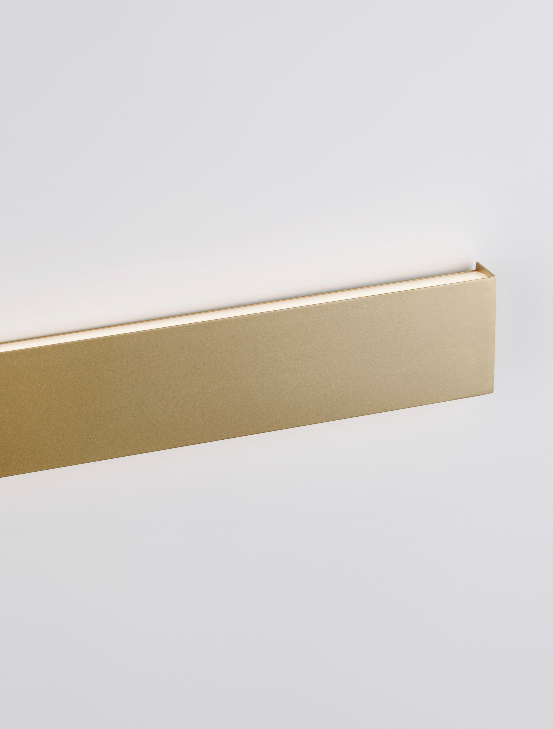 SELINE | L 60 W 2.7 H 7.5 cm | 20 W | 3000 K | 1478 lm | IP44 | Gold | Aluminium