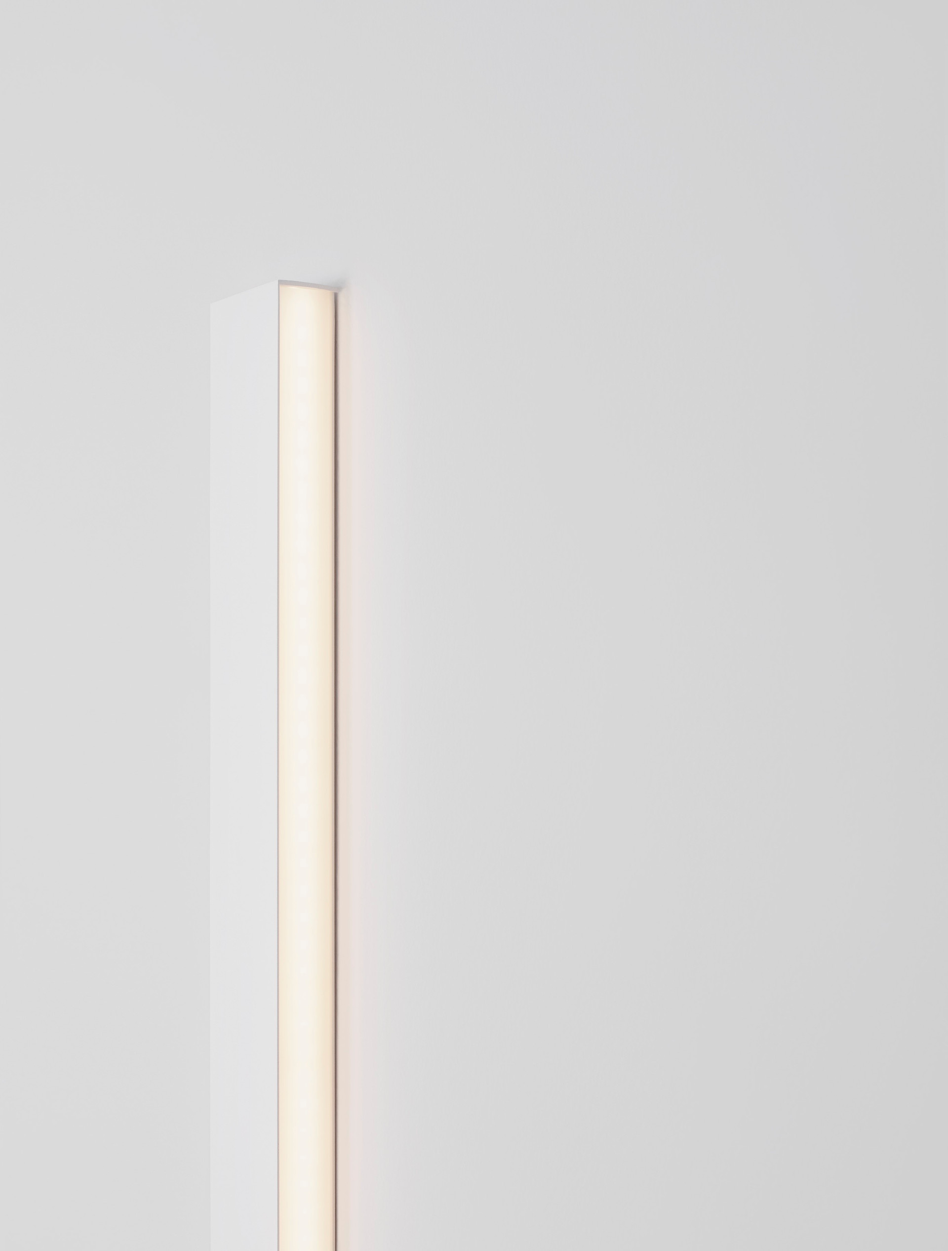 SELINE | L 90 W 2.7 H 7.5 cm | 36 W | 3000 K | 2614 lm | IP44 | Weiß | Aluminium