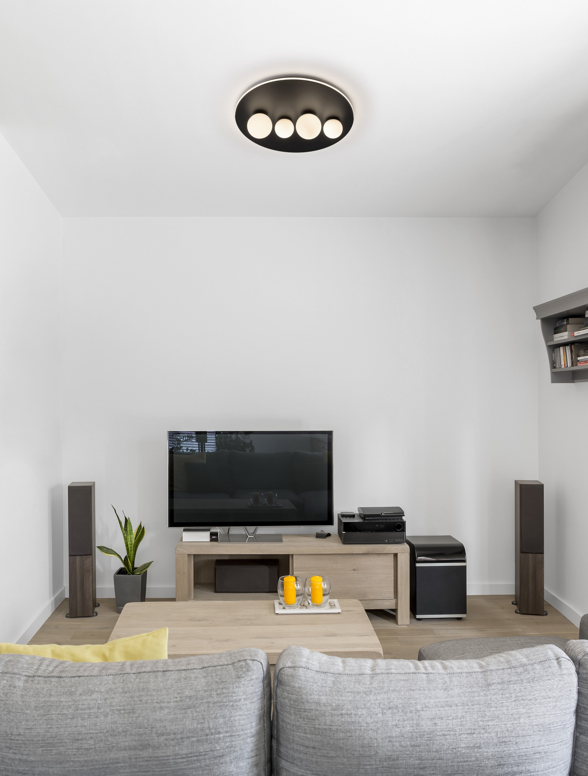 VELNA | H 17.5 D 62 cm | 63 W | 3000 K | 2720 lm | IP20 | Black/White | Glass/Aluminum