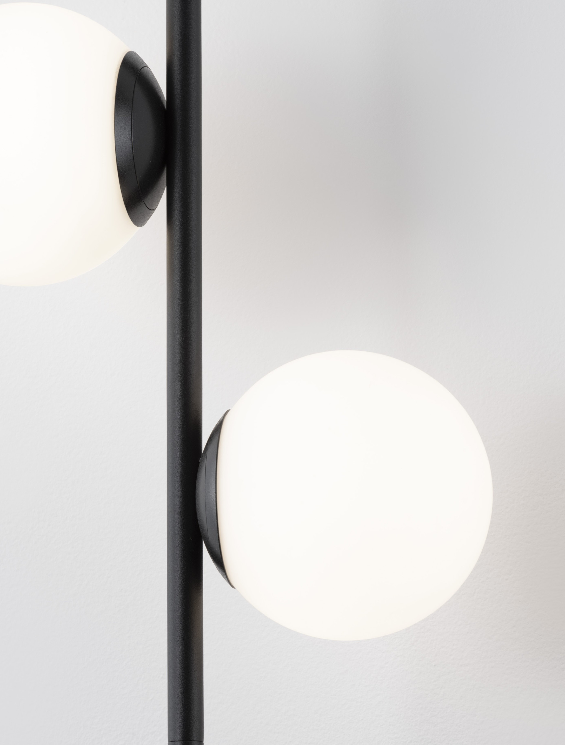 NUVOLE | L 28.5 W 13 H 150 cm | 16 W | 3000 K | 800 lm | IP20 | Nero/Bianco | Vetro/Alluminio