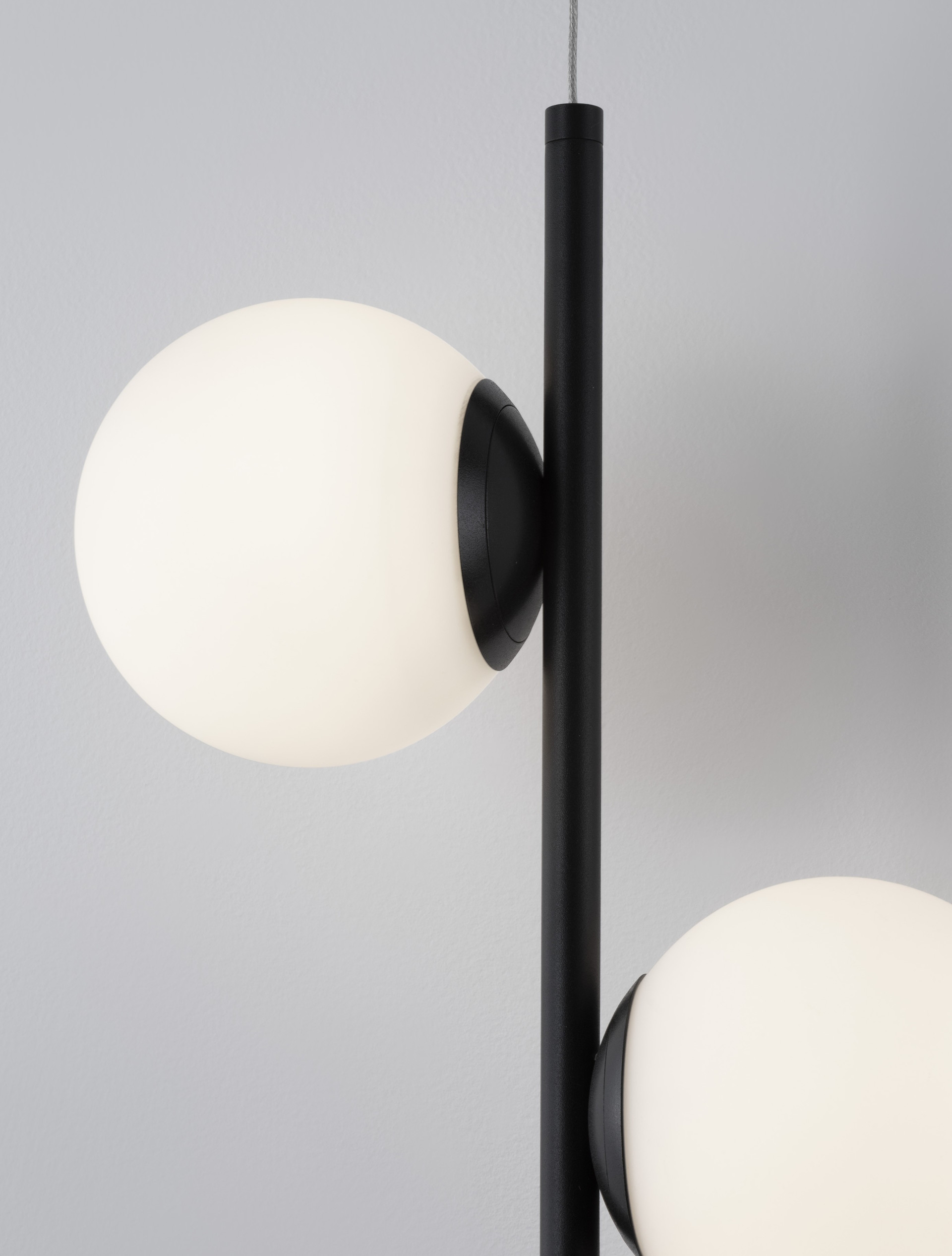 NUVOLE | L 28.5 W 13 H 150 cm | 16 W | 3000 K | 800 lm | IP20 | Nero/Bianco | Vetro/Alluminio