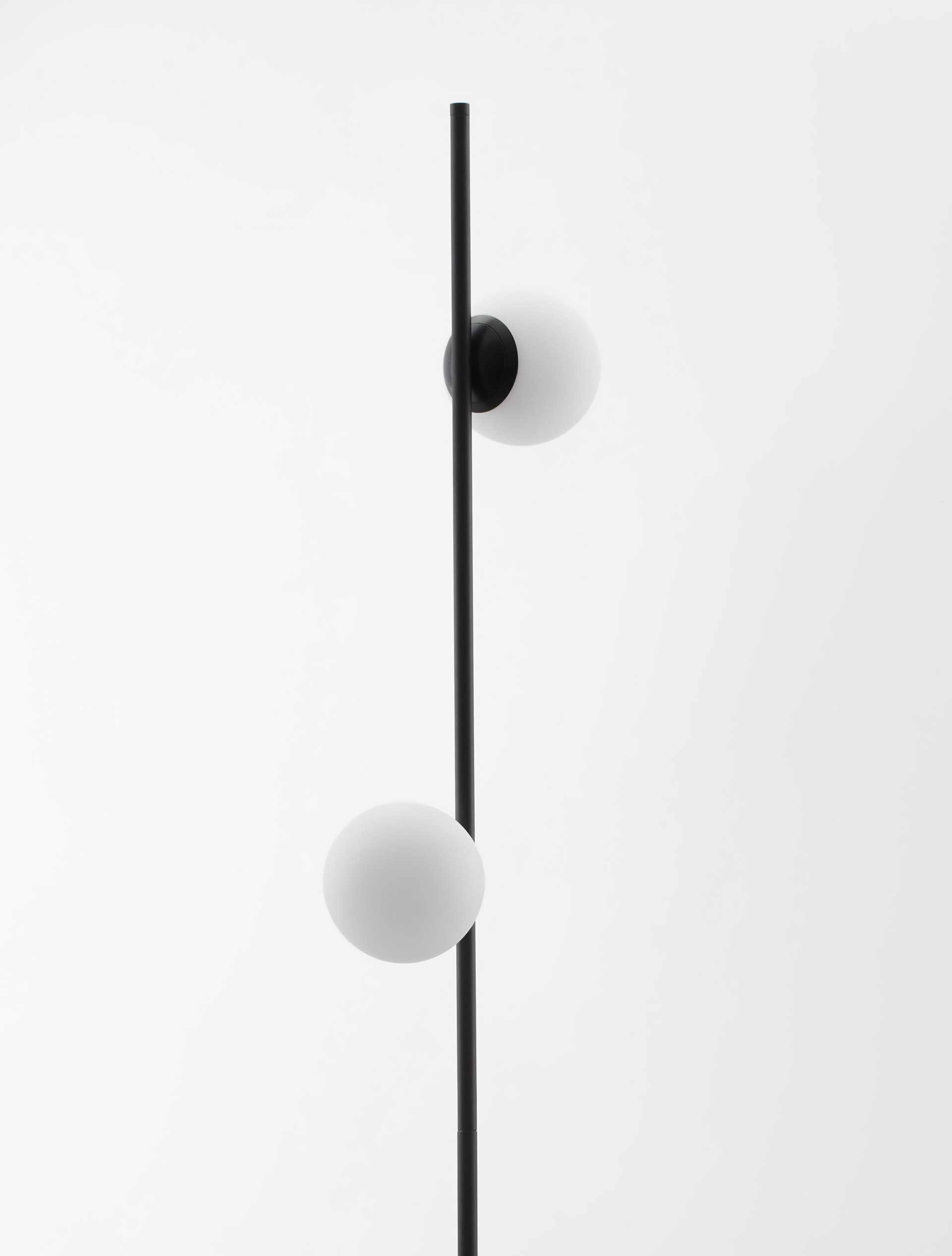 NUVOLE | L 28.5 W 25 H 170 cm | 16 W | 3000 K | 800 lm | IP20 | Negro/Blanco | Vidrio/Aluminio