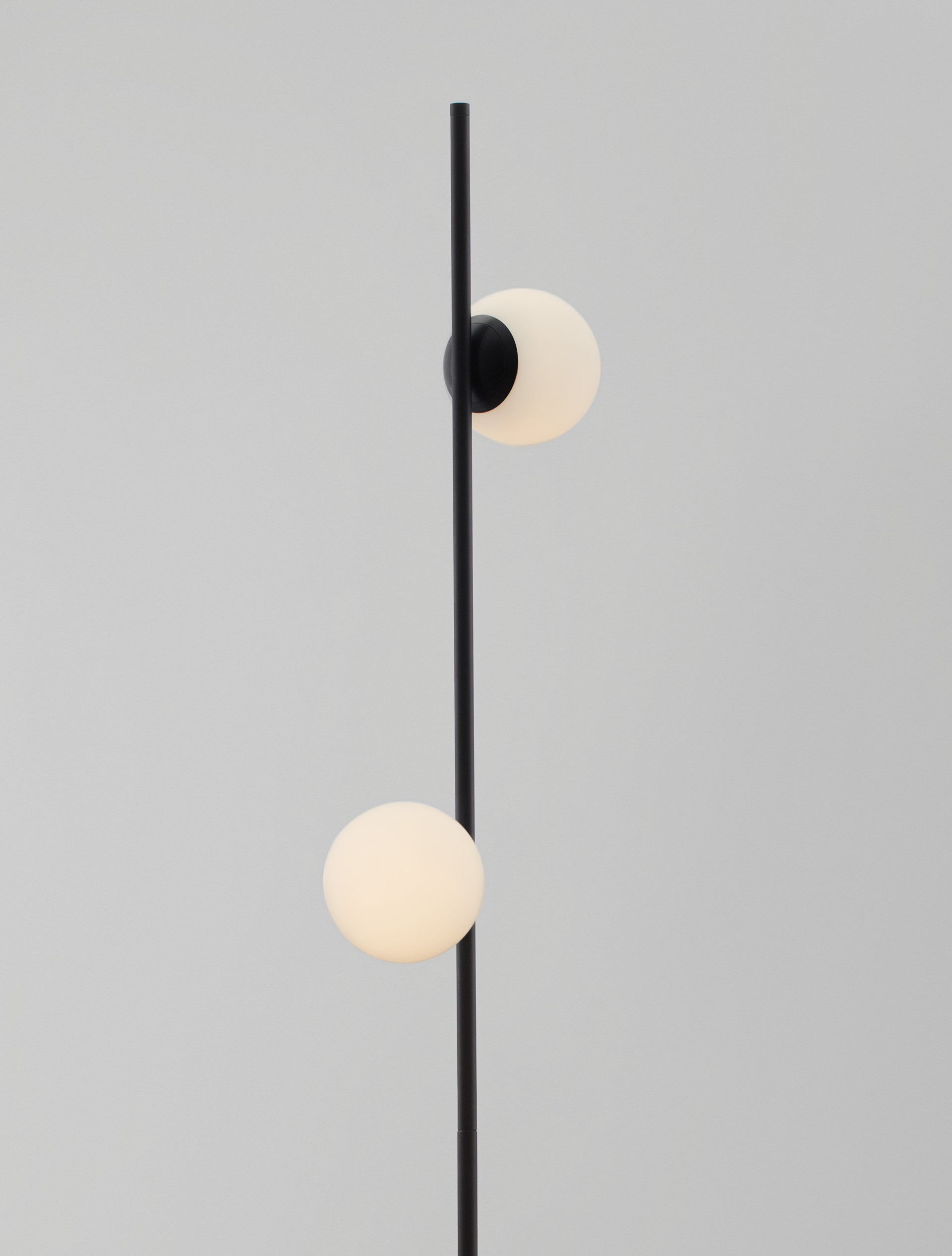 NUVOLE | L 28.5 W 25 H 170 cm | 16 W | 3000 K | 800 lm | IP20 | Negro/Blanco | Vidrio/Aluminio