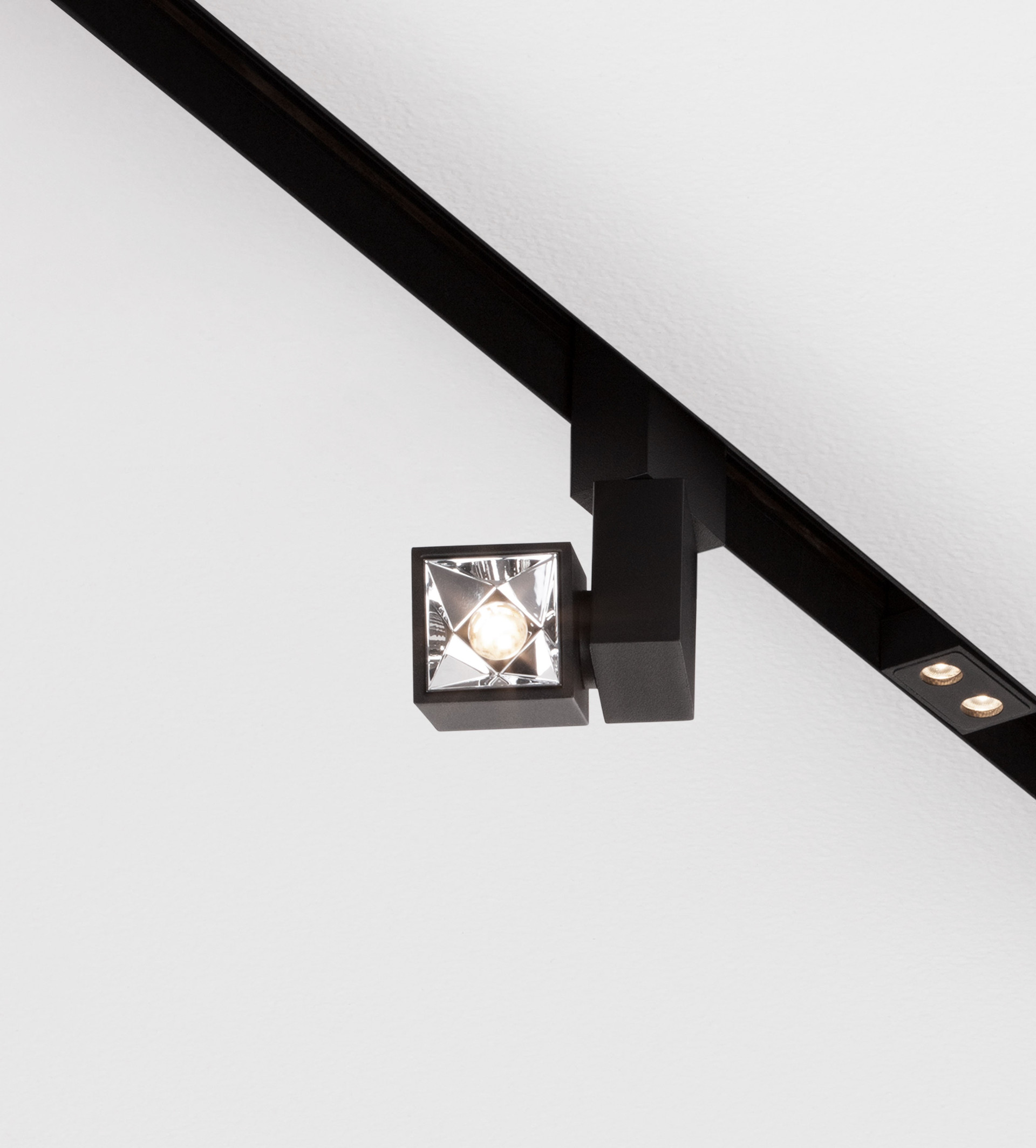 Buxton Magnetic B30-2W
