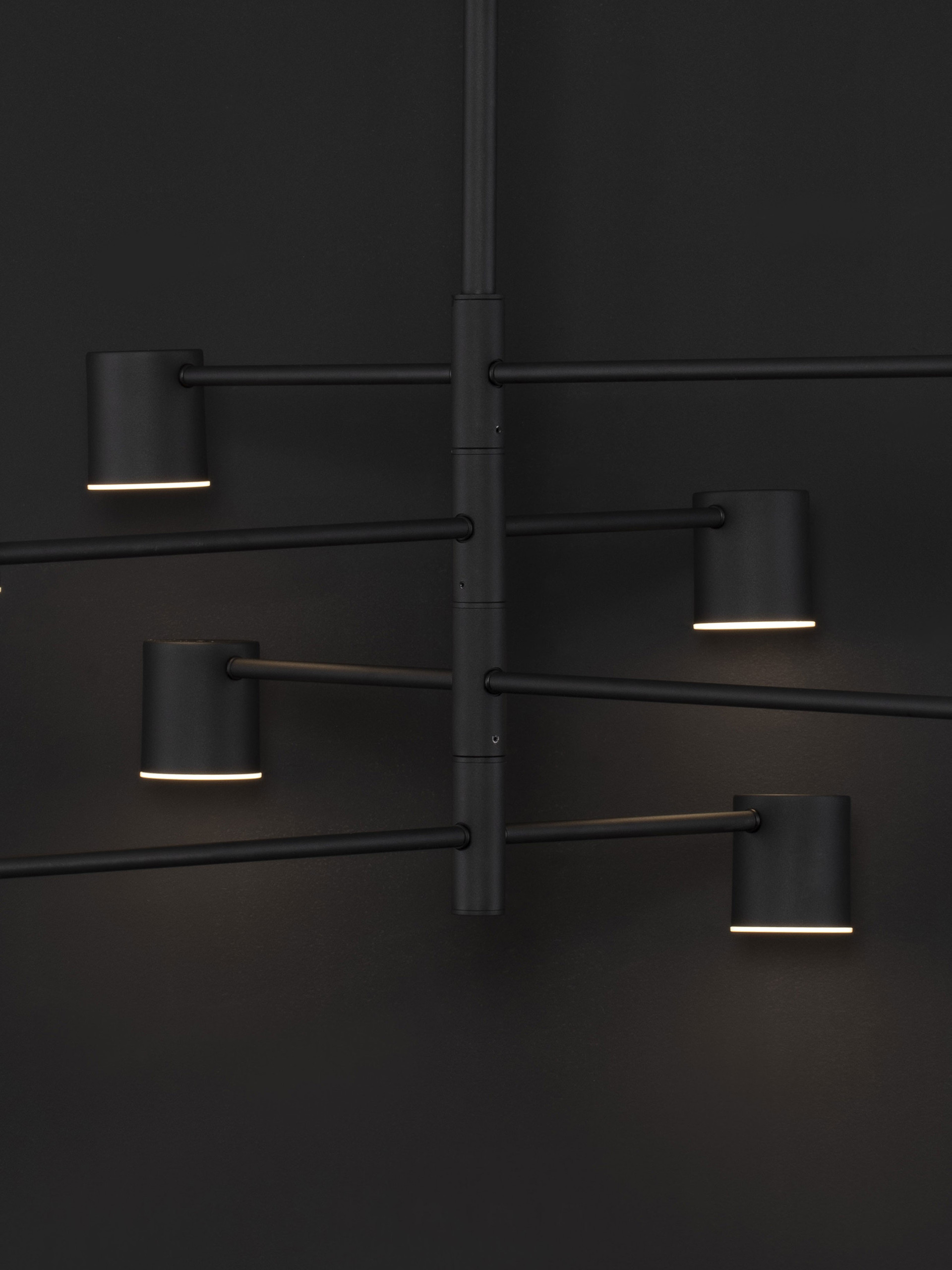 NORDIK | H 110 D 100 cm | 40 W | 3000 K | 1680 lm | IP20 | Black | Aluminum/Acrylic