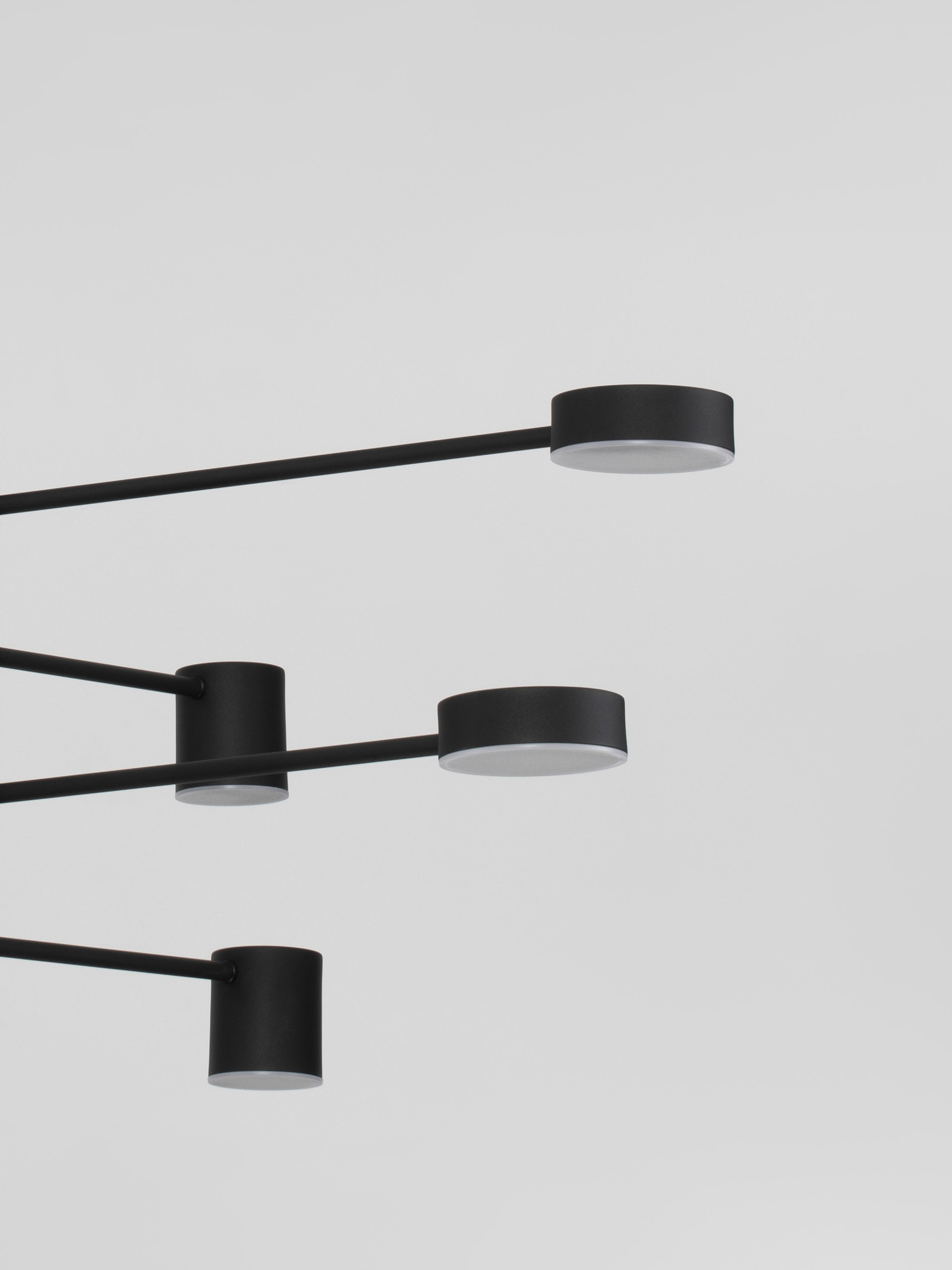NORDIK | H 110 D 100 cm | 40 W | 3000 K | 1680 lm | IP20 | Black | Aluminum/Acrylic