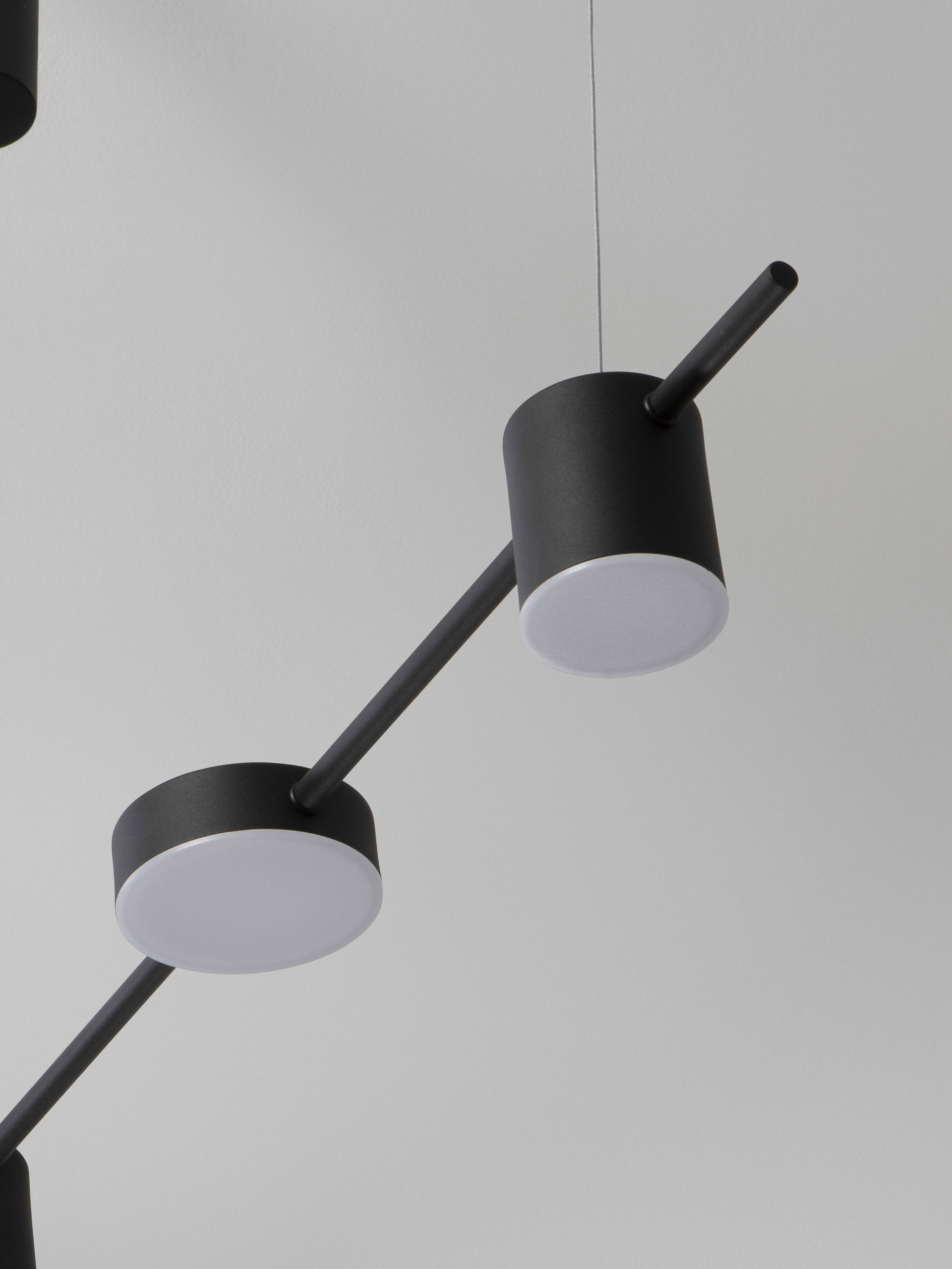 NORDIK | L 127 H 120 cm | 29 W | 3000 K | 1200 lm | IP20 | Black | Aluminum/Acrylic