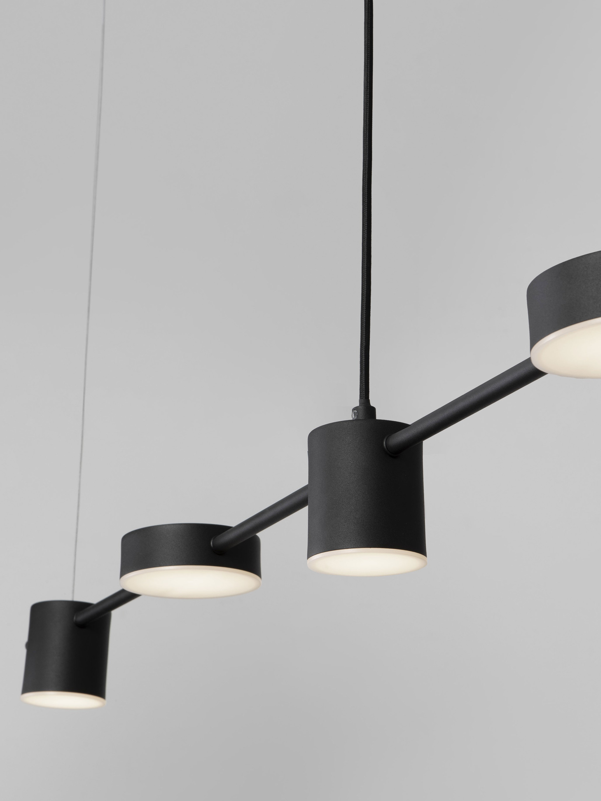 NORDIK | L 127 H 120 cm | 29 W | 3000 K | 1200 lm | IP20 | Black | Aluminum/Acrylic