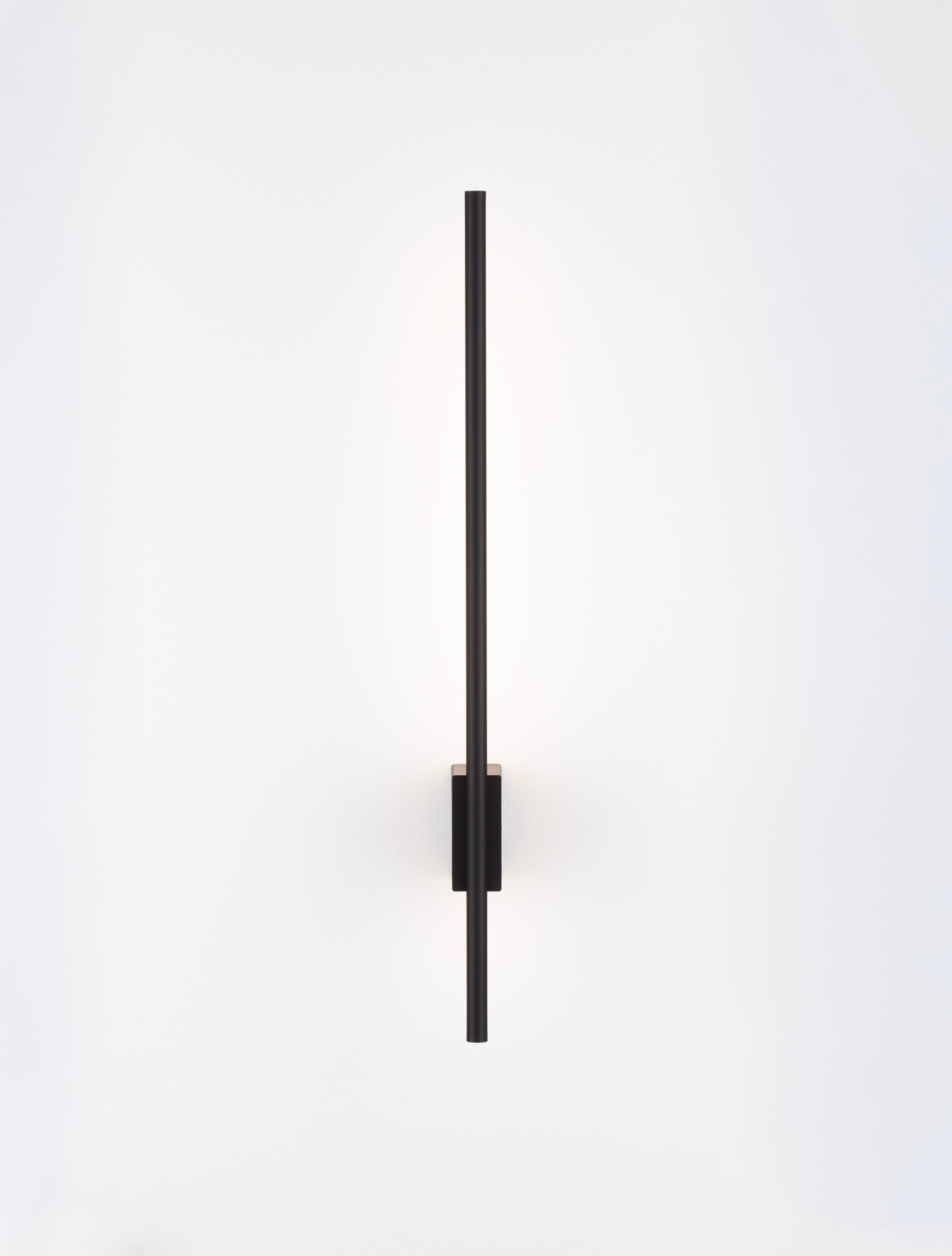 TIEN | L 1.5 W 7 H 60 cm | 10 W | 3000 K | 342 lm | IP20 | Black | Aluminum