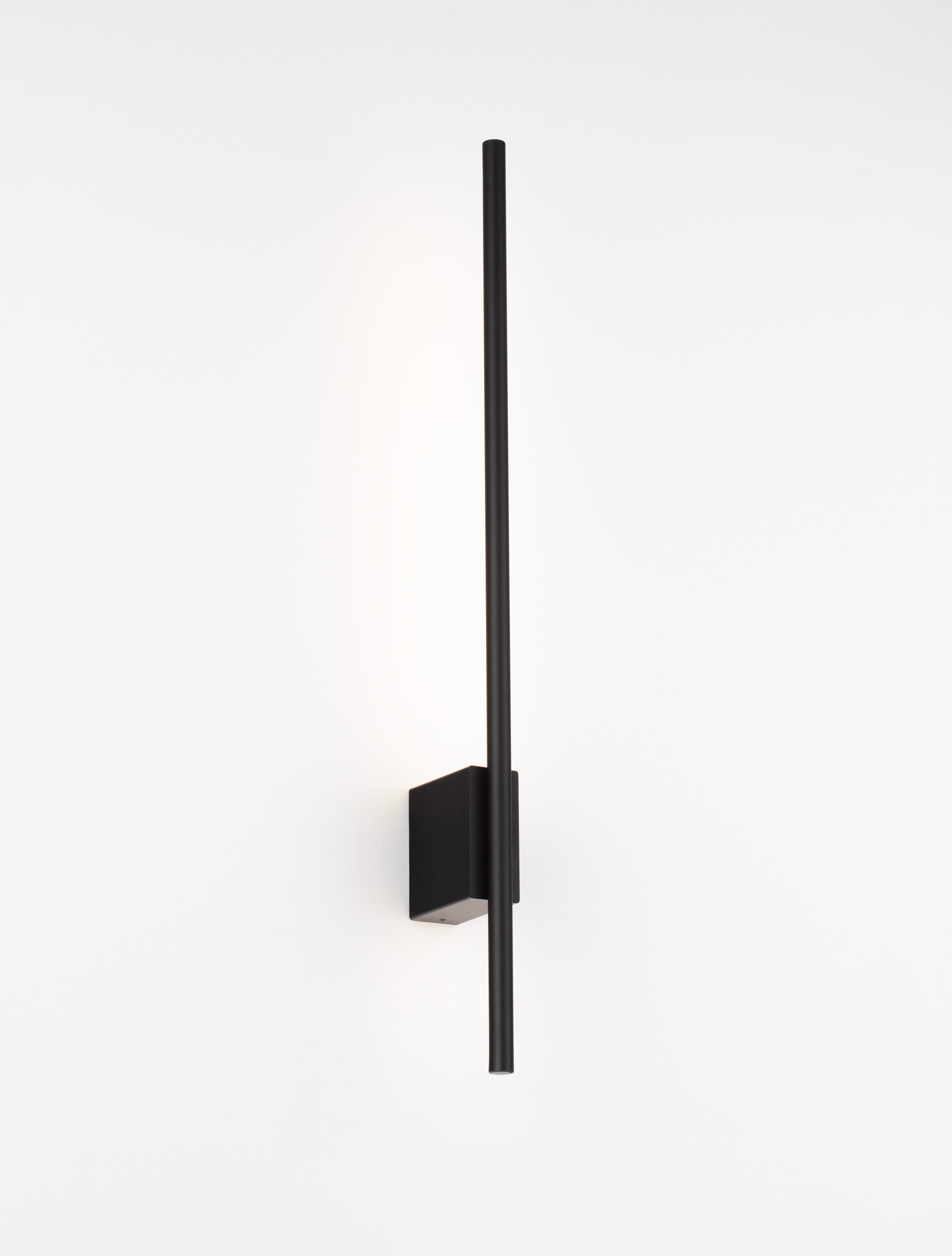 TIEN | L 1.5 W 7 H 60 cm | 10 W | 3000 K | 342 lm | IP20 | Black | Aluminum