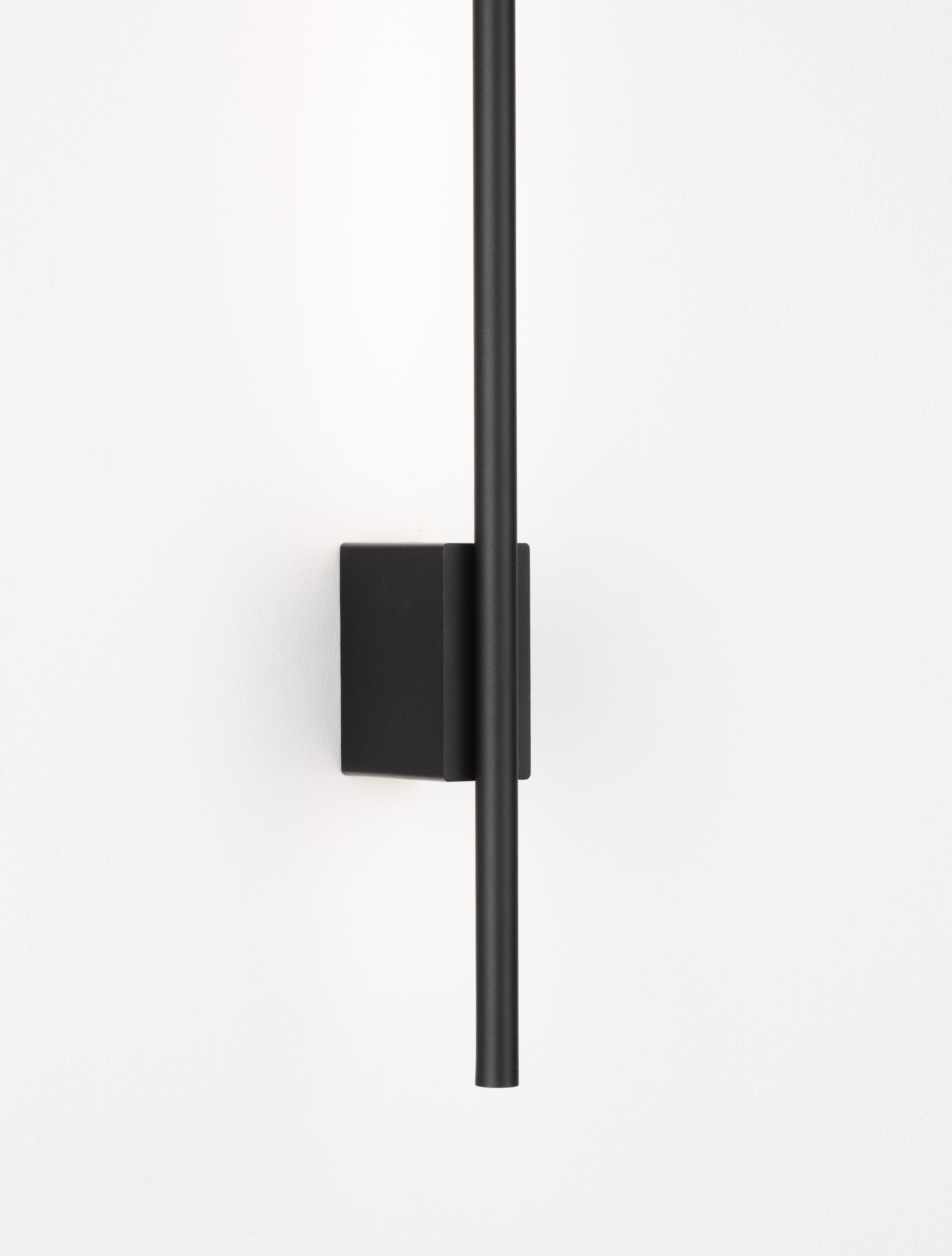 TIEN | L 1.5 W 7 H 60 cm | 10 W | 3000 K | 342 lm | IP20 | Black | Aluminum