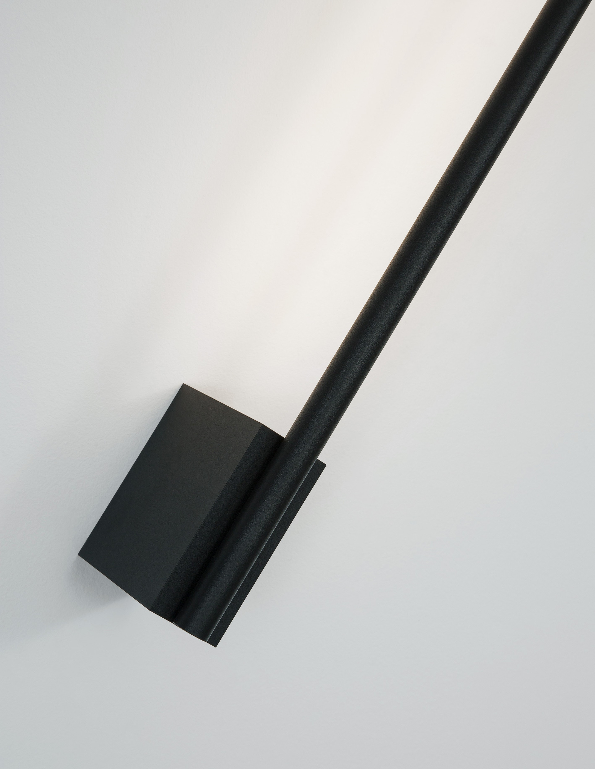 GROPIUS | L 120 W 9 H 3.5 cm | 20 W | 3000 K | 672 lm | IP20 | Black | Aluminum
