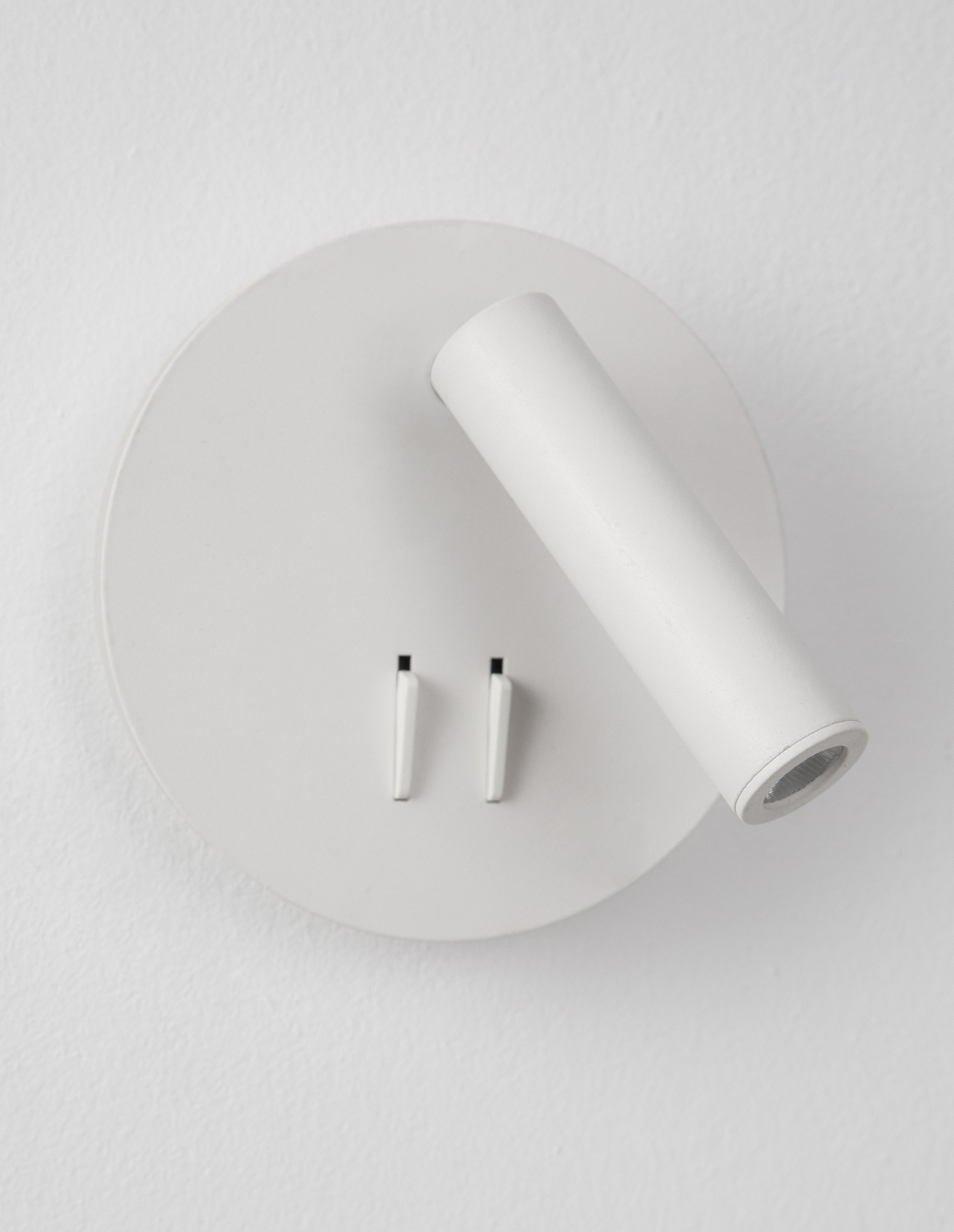 PENOR | W 5.7 H 14 D 14 cm | 9 W | 3000 K | 780 lm | IP20 | White | Aluminum/Acrylic